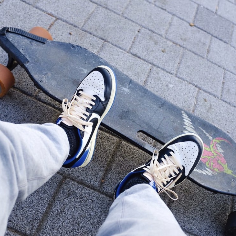 Jordan 1 x Travis Scott x Fragment Retro Low OG SP Military Blue 착용 스타일