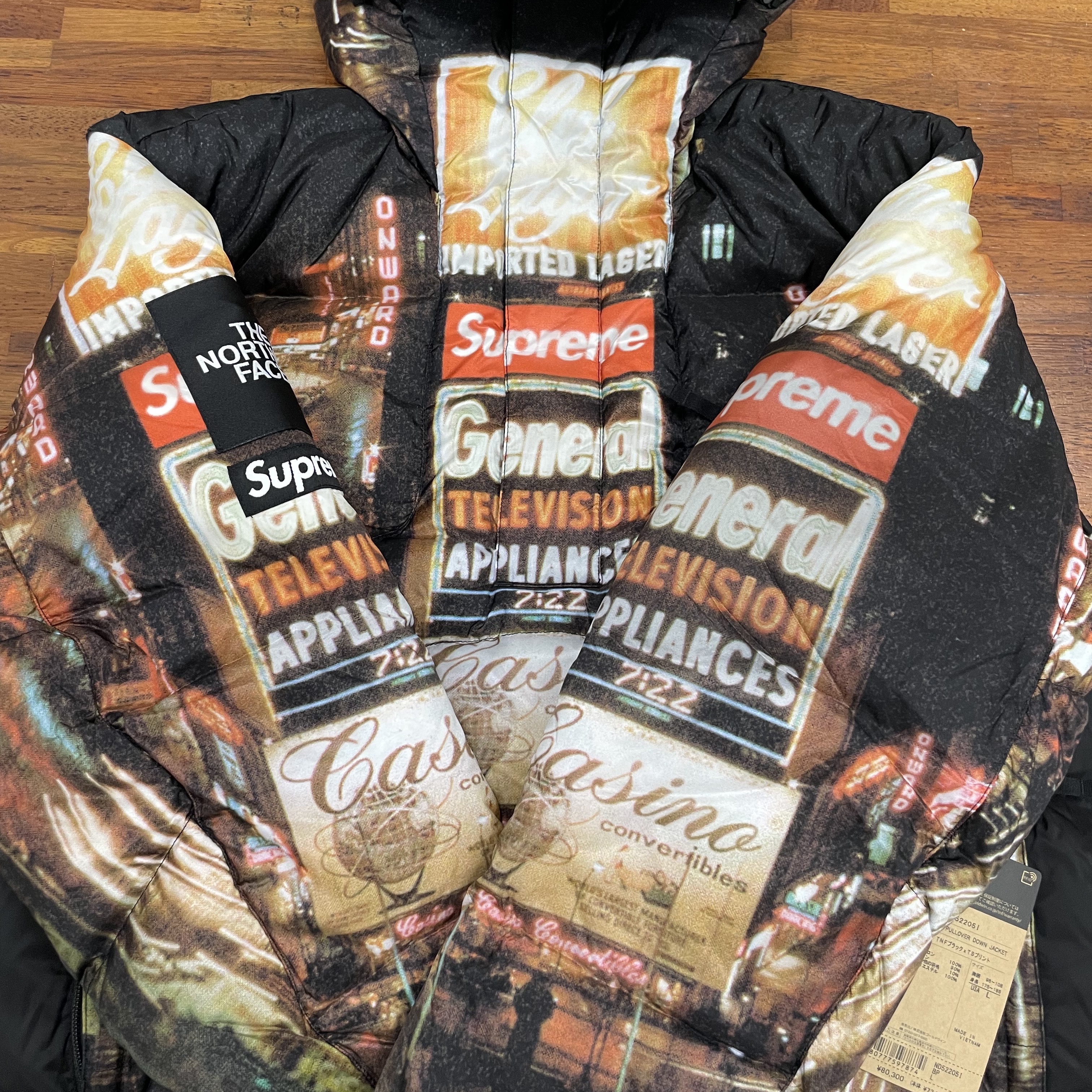 Supreme x The North Face 800-Fill Half Zip Hooded Pullover Times Square - 22FW 착용 스타일 - 2