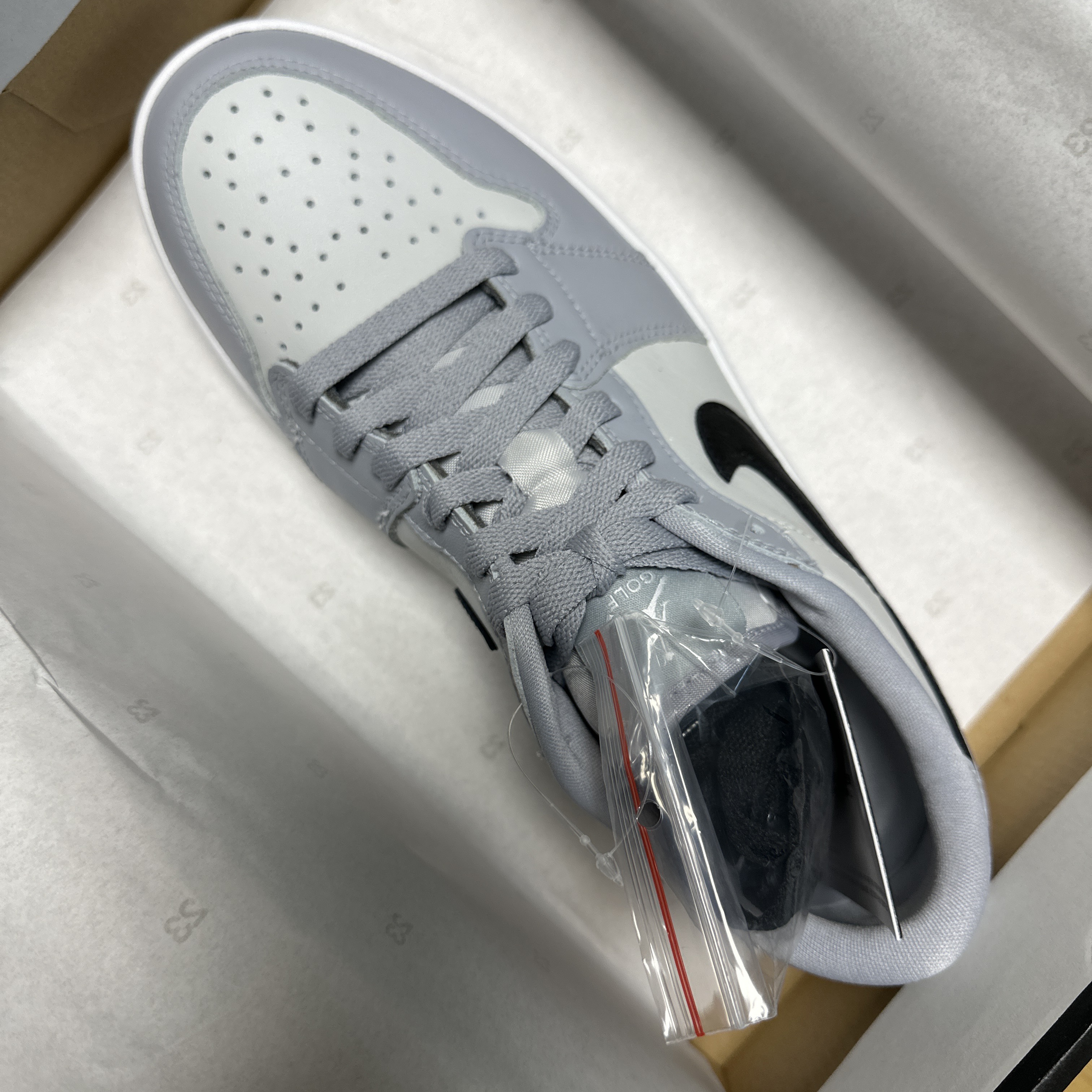 Jordan 1 Low Golf Wolf Grey 착용 스타일 - 3
