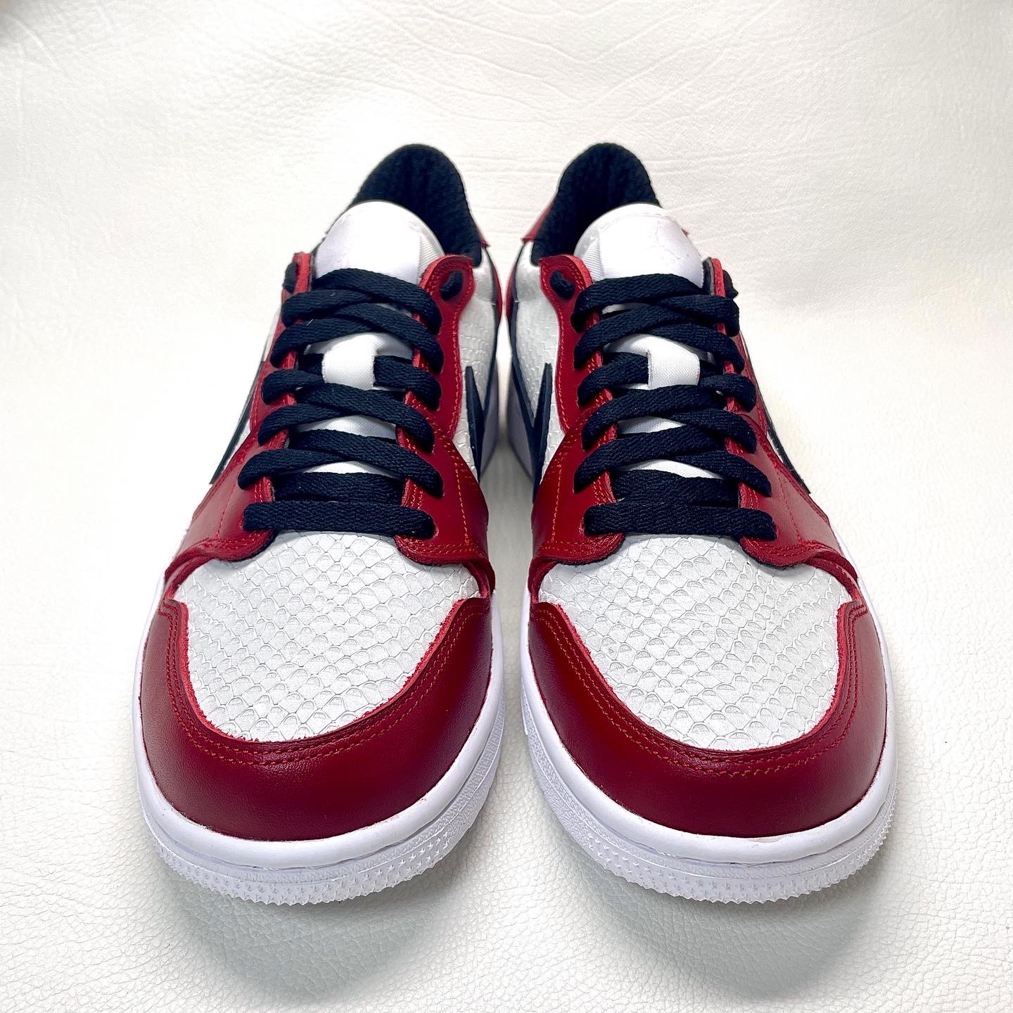 Jordan 1 Low Golf Triple White 착용 스타일 - 2
