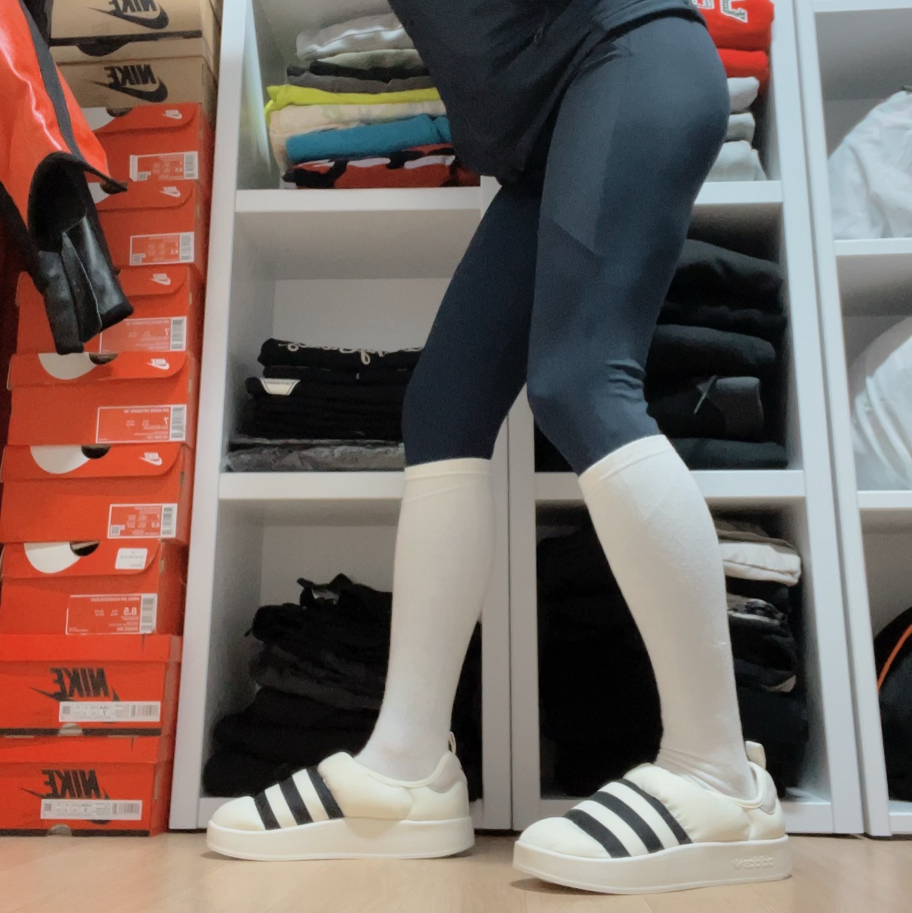 Adidas Puffylette Off White 착용 스타일