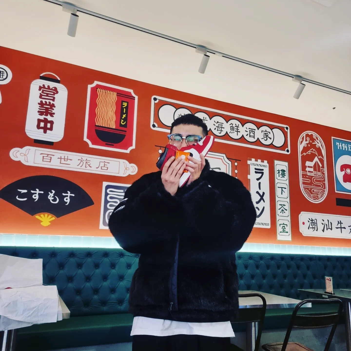 Jordan 1 Retro High OG Chicago 2022, Supreme x The North Face Faux Fur Nuptse Jacket Black - 20FW 착용 스타일 - 1