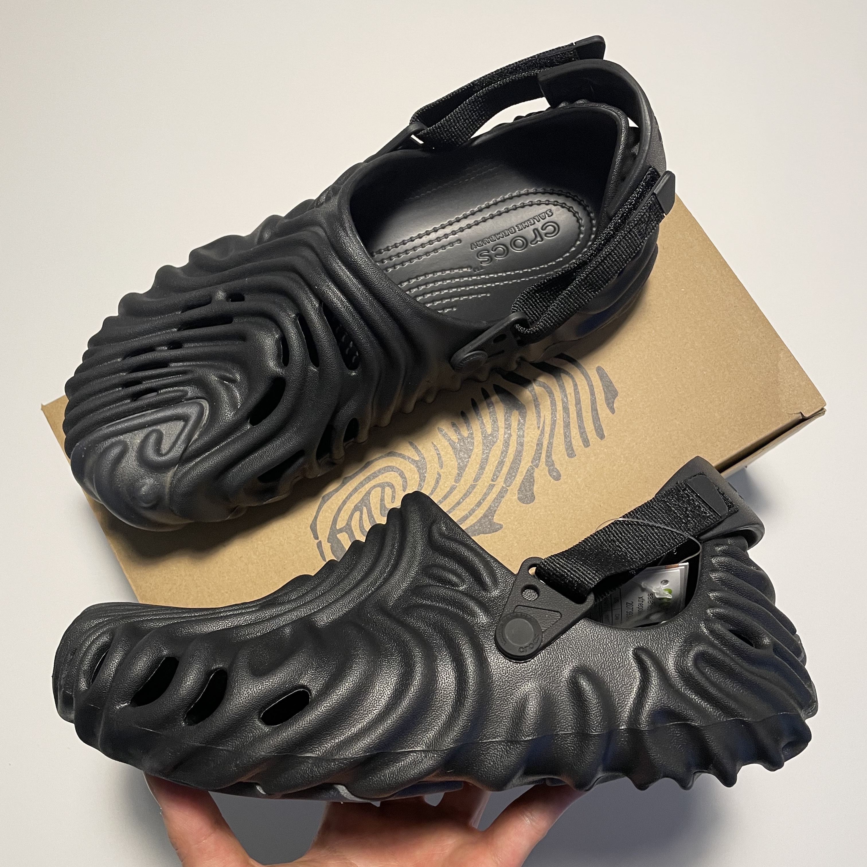 Crocs x Salehe Bembury Pollex Clog Sasquatch 착용 스타일