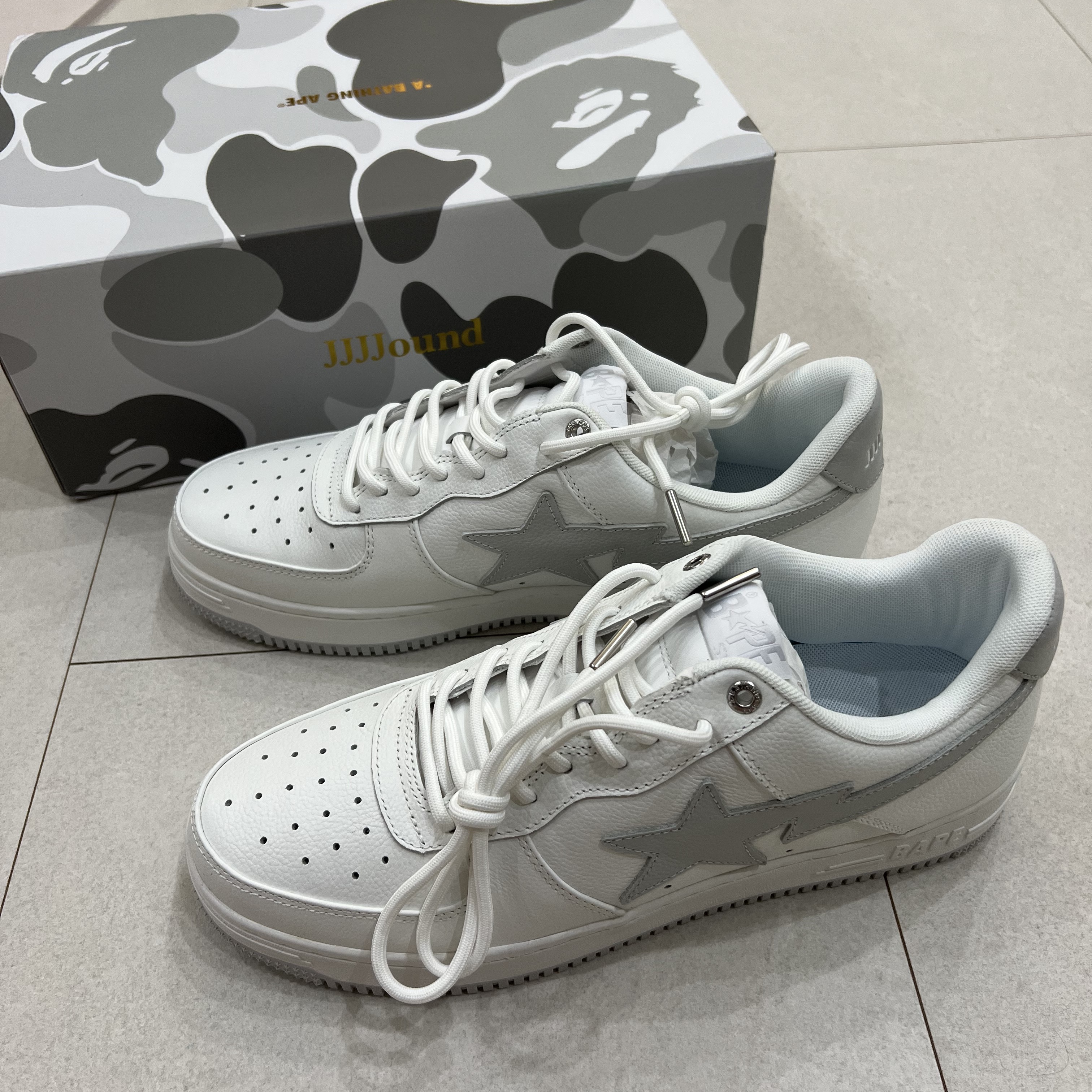 BAPE x JJJJound Bape Sta Low White Light Grey 착용 스타일 - 1