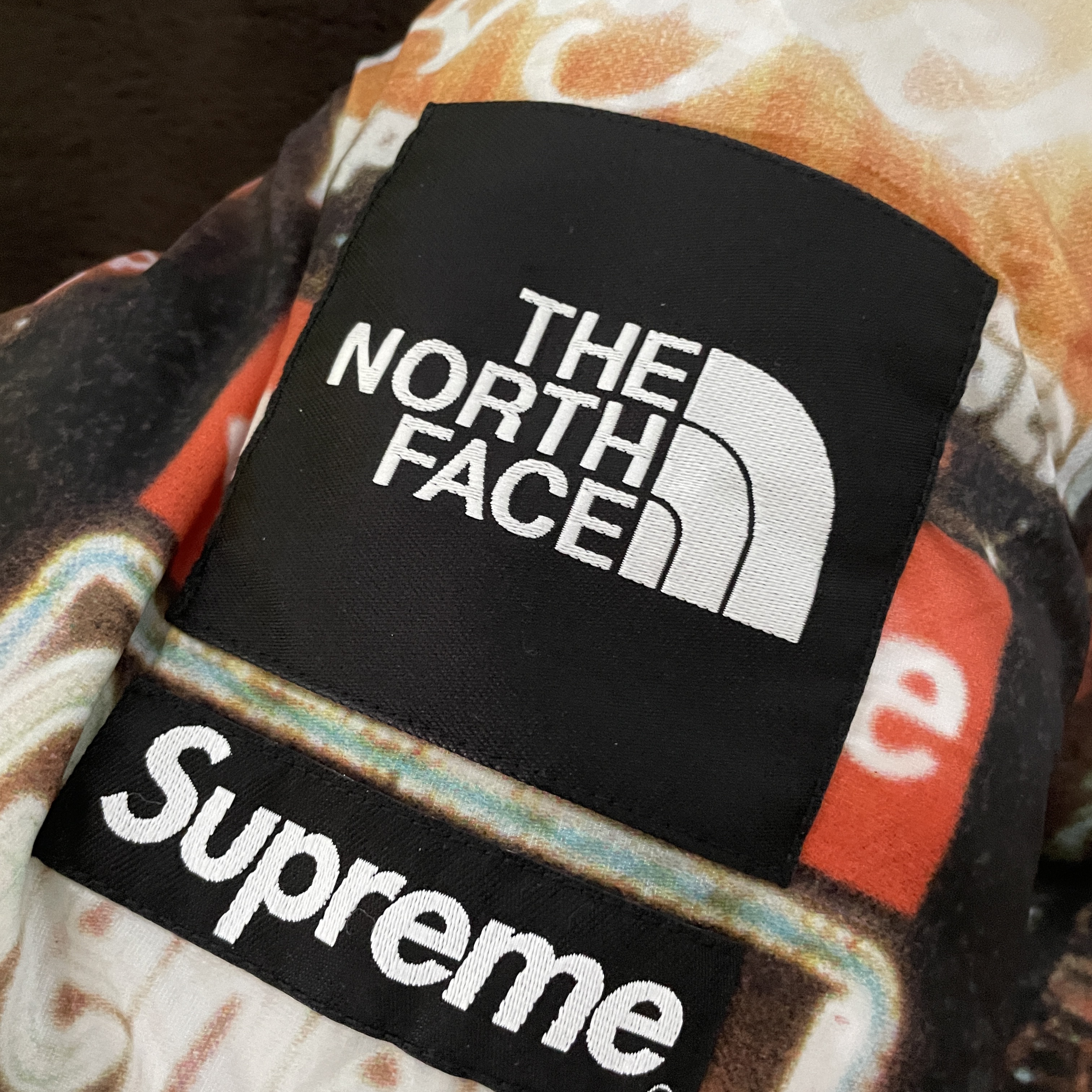 Supreme x The North Face 800-Fill Half Zip Hooded Pullover Times Square - 22FW 착용 스타일 - 2