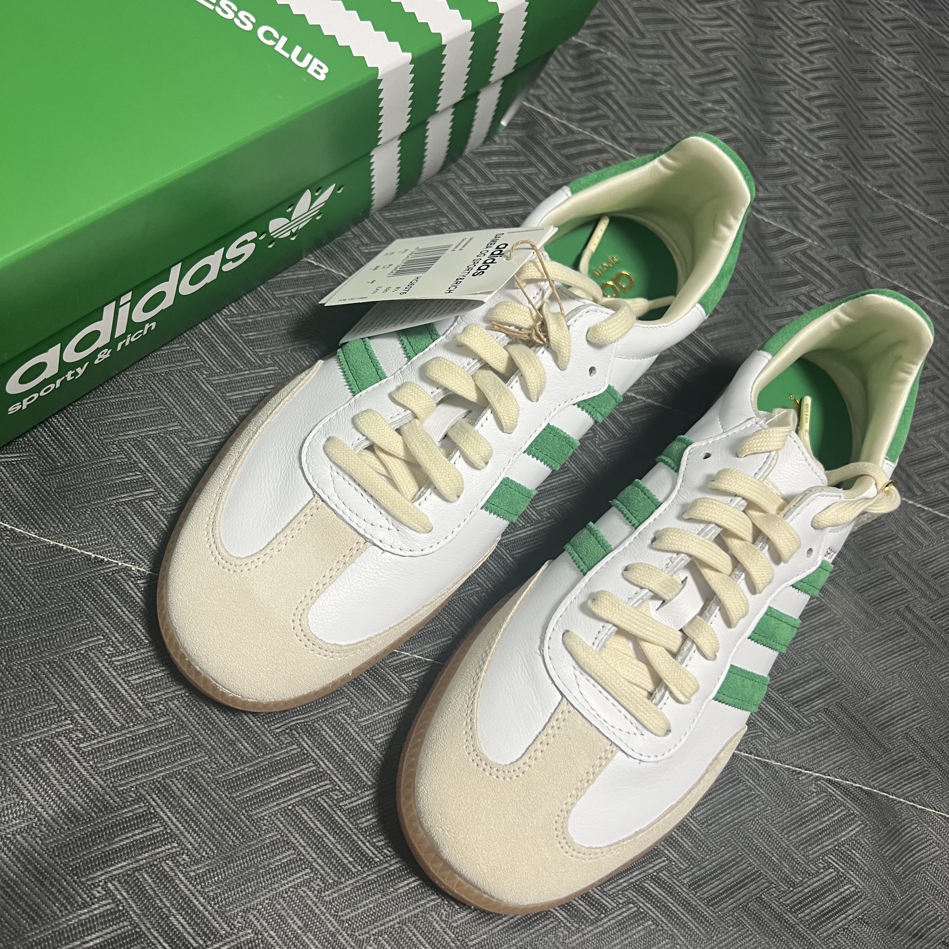 Adidas x Sporty & Rich Samba OG Cloud White Green 착용 스타일 - 2