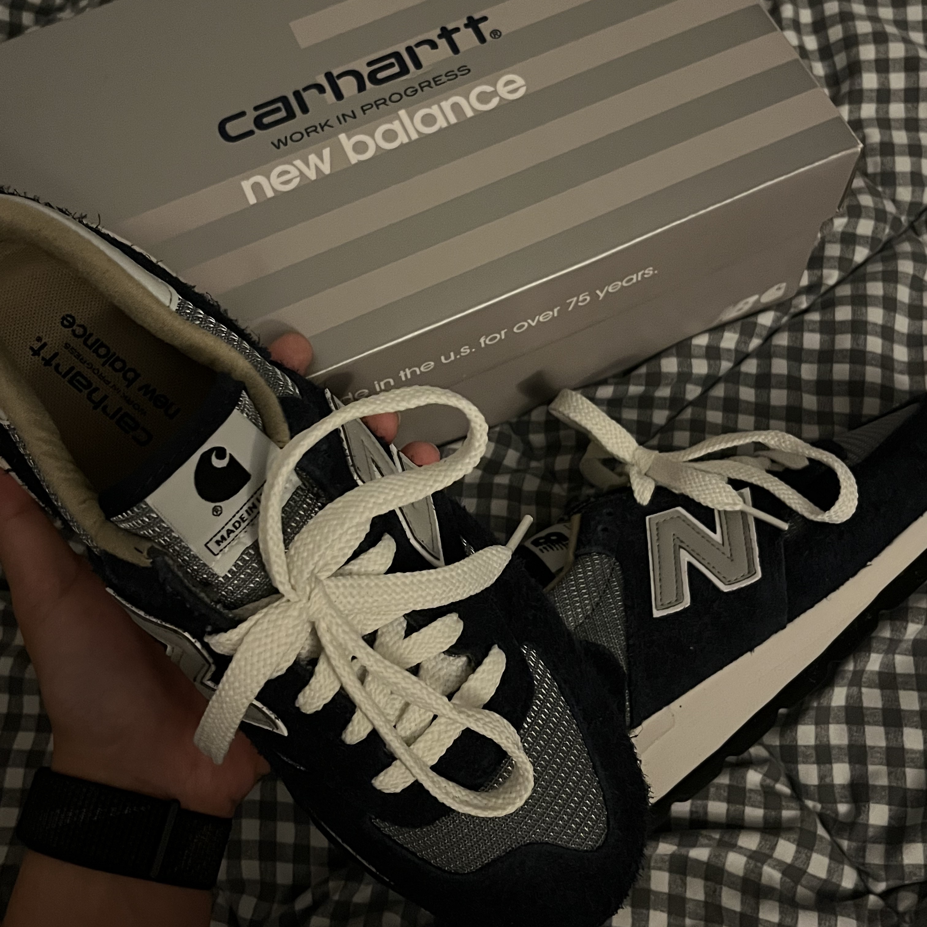 New Balance x Carhartt WIP 990v1 Made in USA Sculpture Center 착용 스타일 - 2
