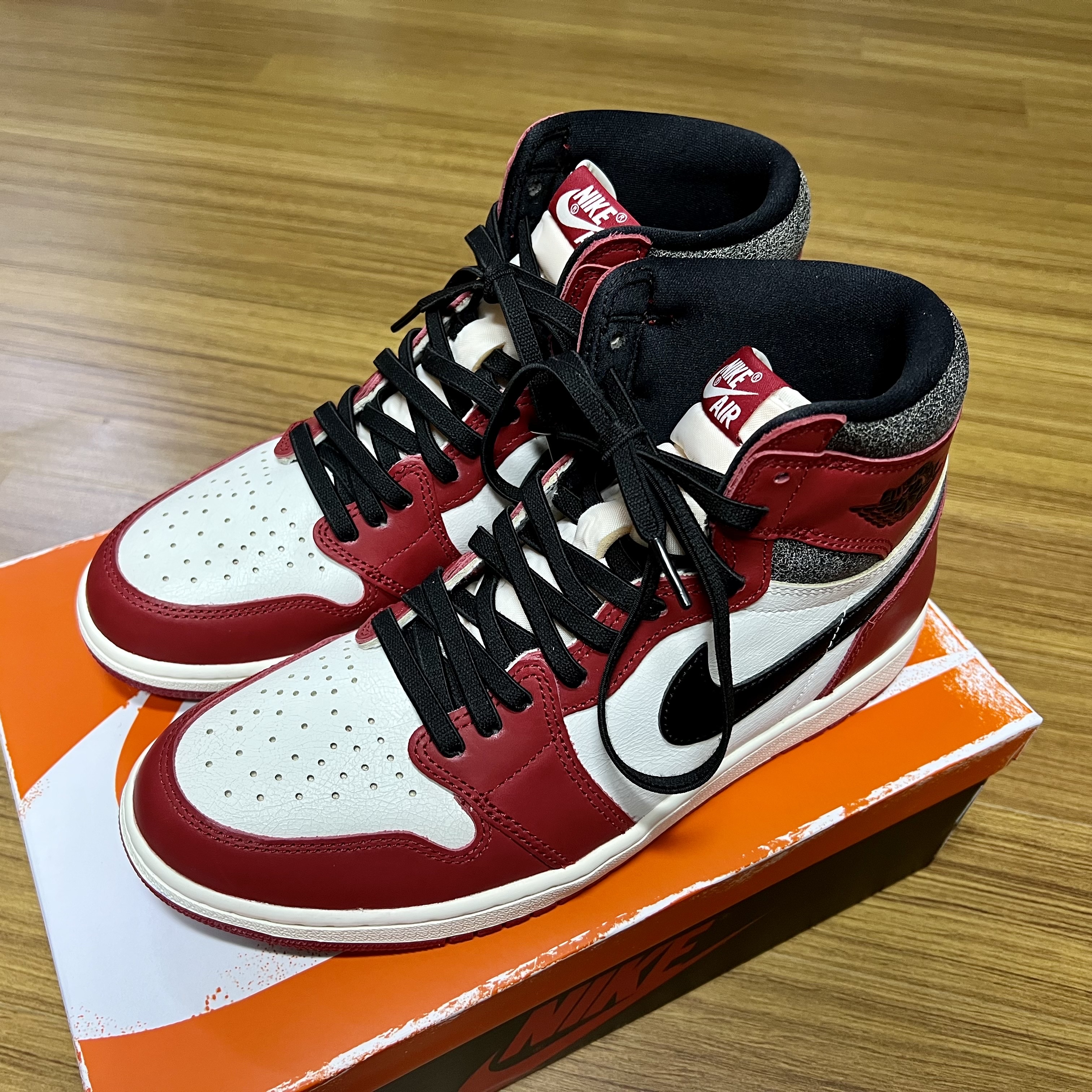 Jordan 1 Retro High OG Chicago 2022, Jordan 1 Retro High OG Hyper Royal 착용 스타일 - 4
