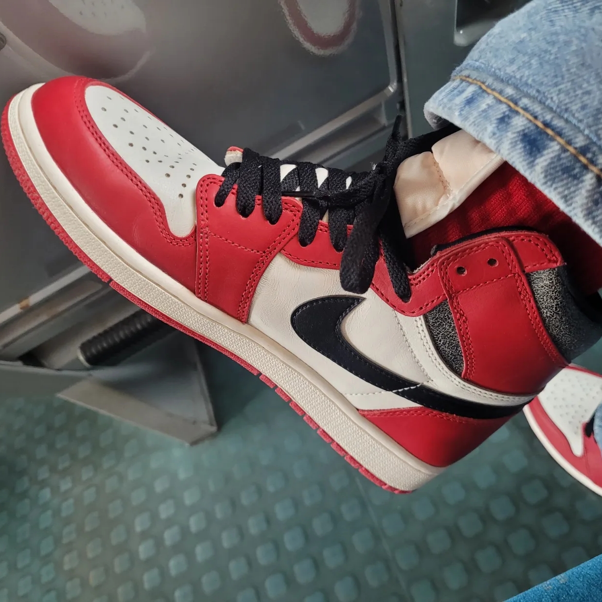 Jordan 1 Retro High OG Chicago 2022 μ°©μ© μ€νμΌ - 1