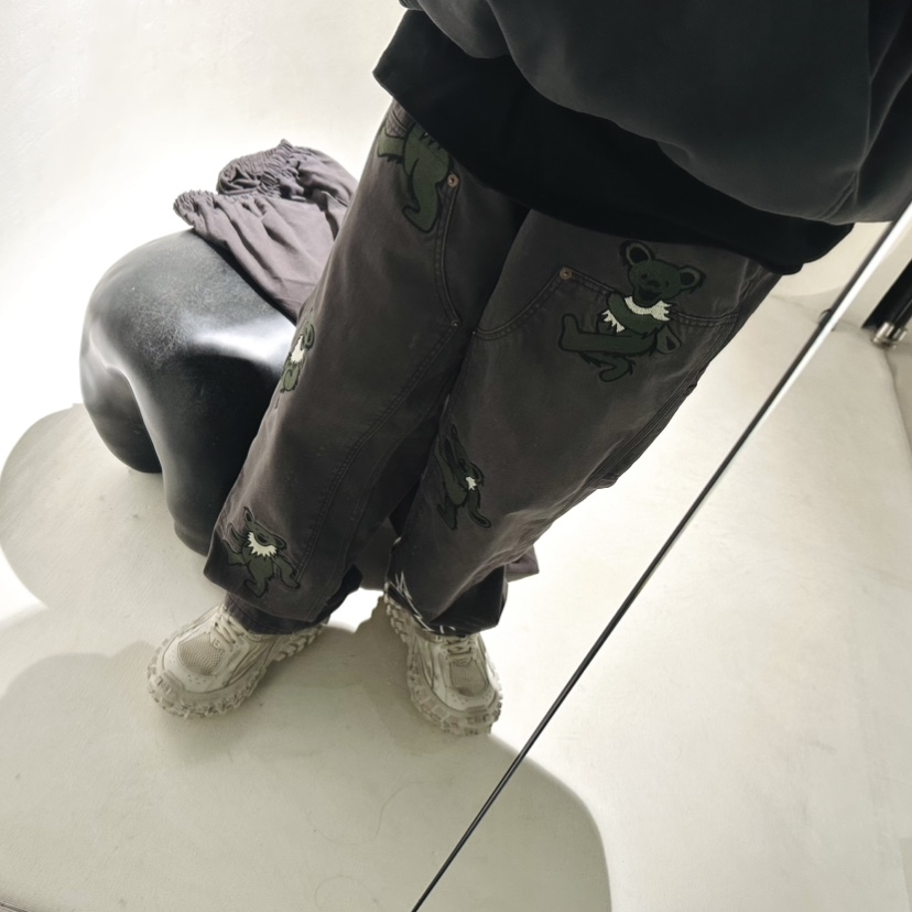Balenciaga Defender Sneakers Beige, Jordan 1 x Travis Scott Retro High OG SP Mocha 착용 스타일 - 1