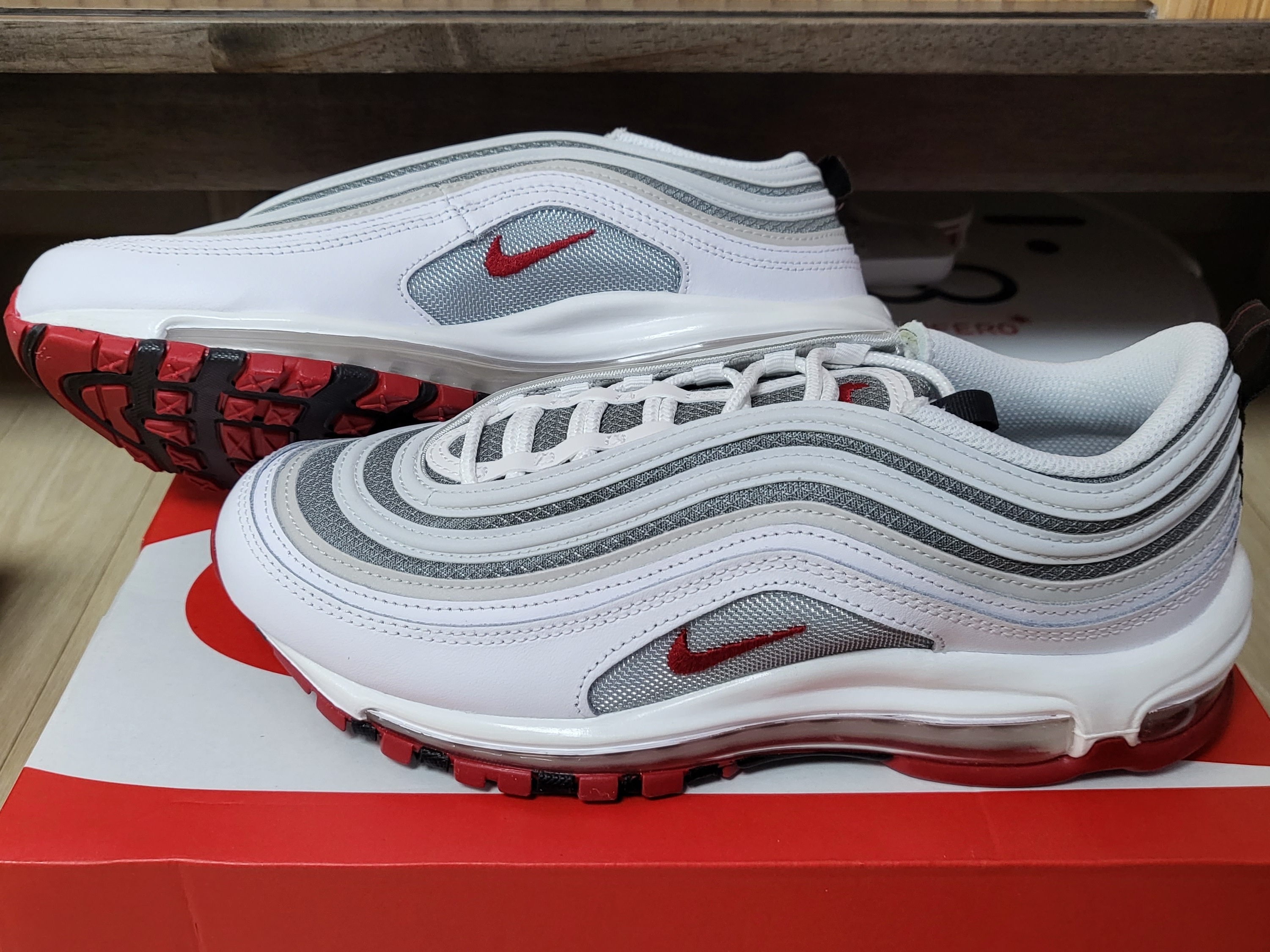 Nike Air Max 97 White and Varsity Red 착용 스타일 - 1
