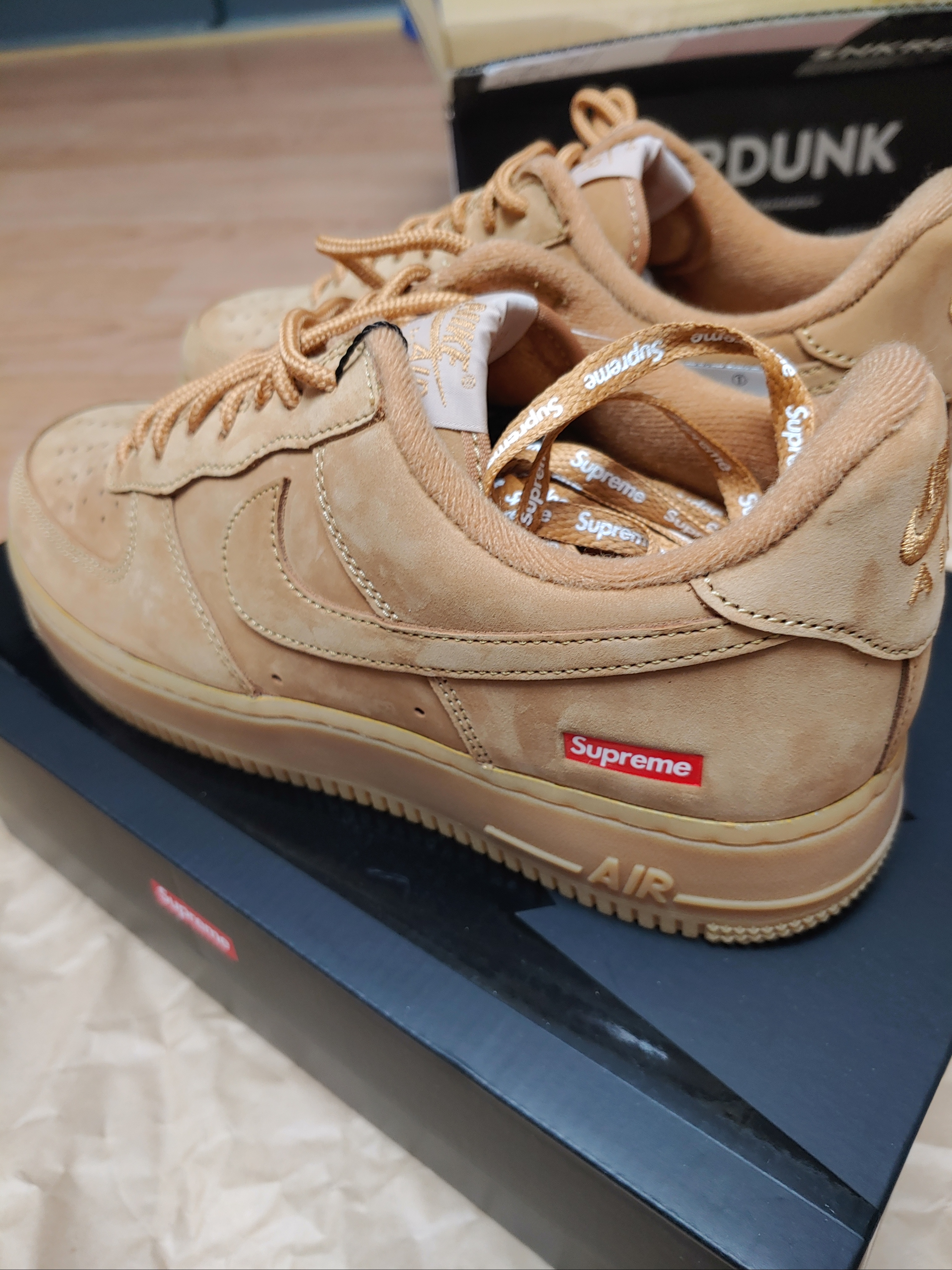 Nike x Supreme Air Force 1 Low Flax 착용 스타일 - 1