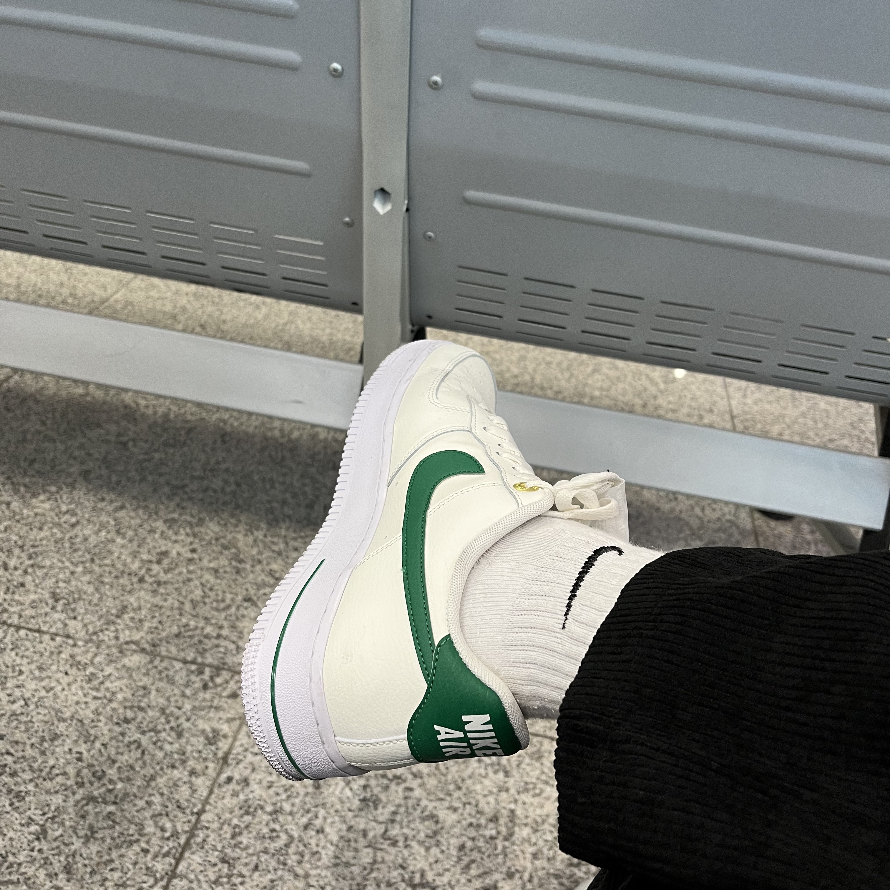 Nike Air Force 1 '07 LV8 40th Anniversary Join Forces Sail Malachite, Stussy Corduroy Work Jacket Black 착용 스타일 - 1