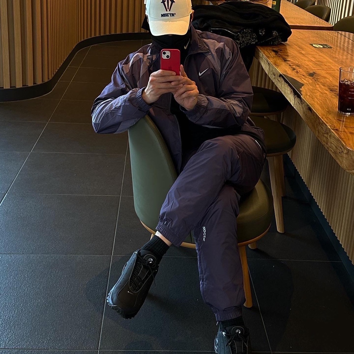 Nike x Drake Nocta NRG Nylon Track Jacket Dark Raisin - Asia, Nike x Drake Nocta NRG Nylon Track Pants Dark Raisin - Asia 착용 스타일 - 1
