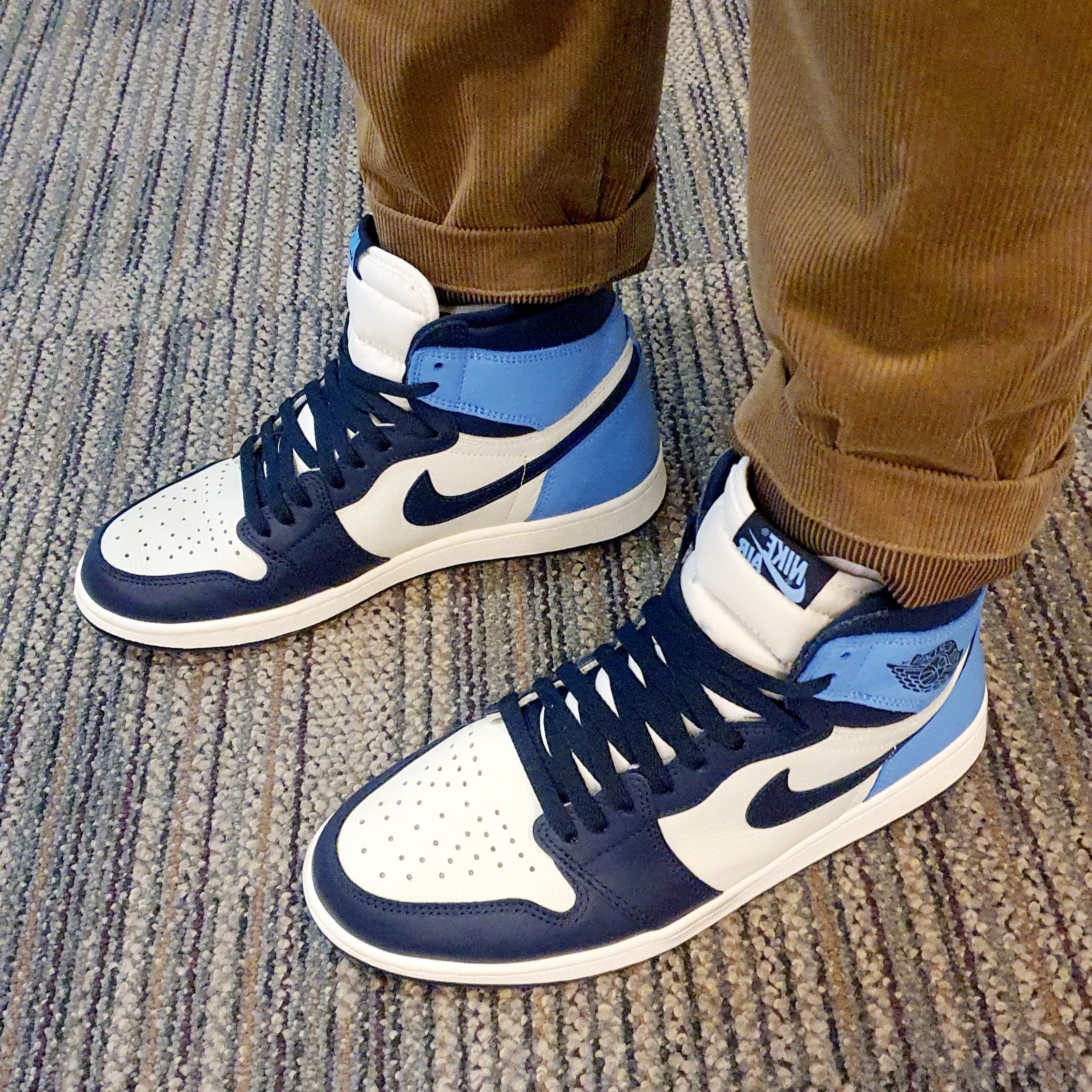 Jordan 1 Retro High Obsidian UNC 착용 스타일 - 2