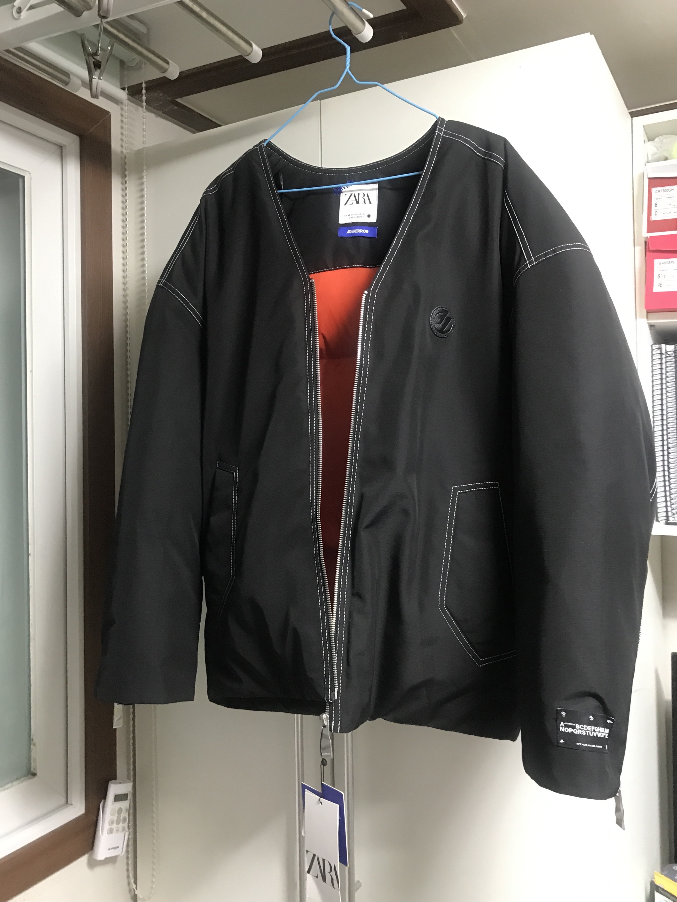 Zara x Ader Error Oversize Bomber Jacket Black 착용 스타일 - 3