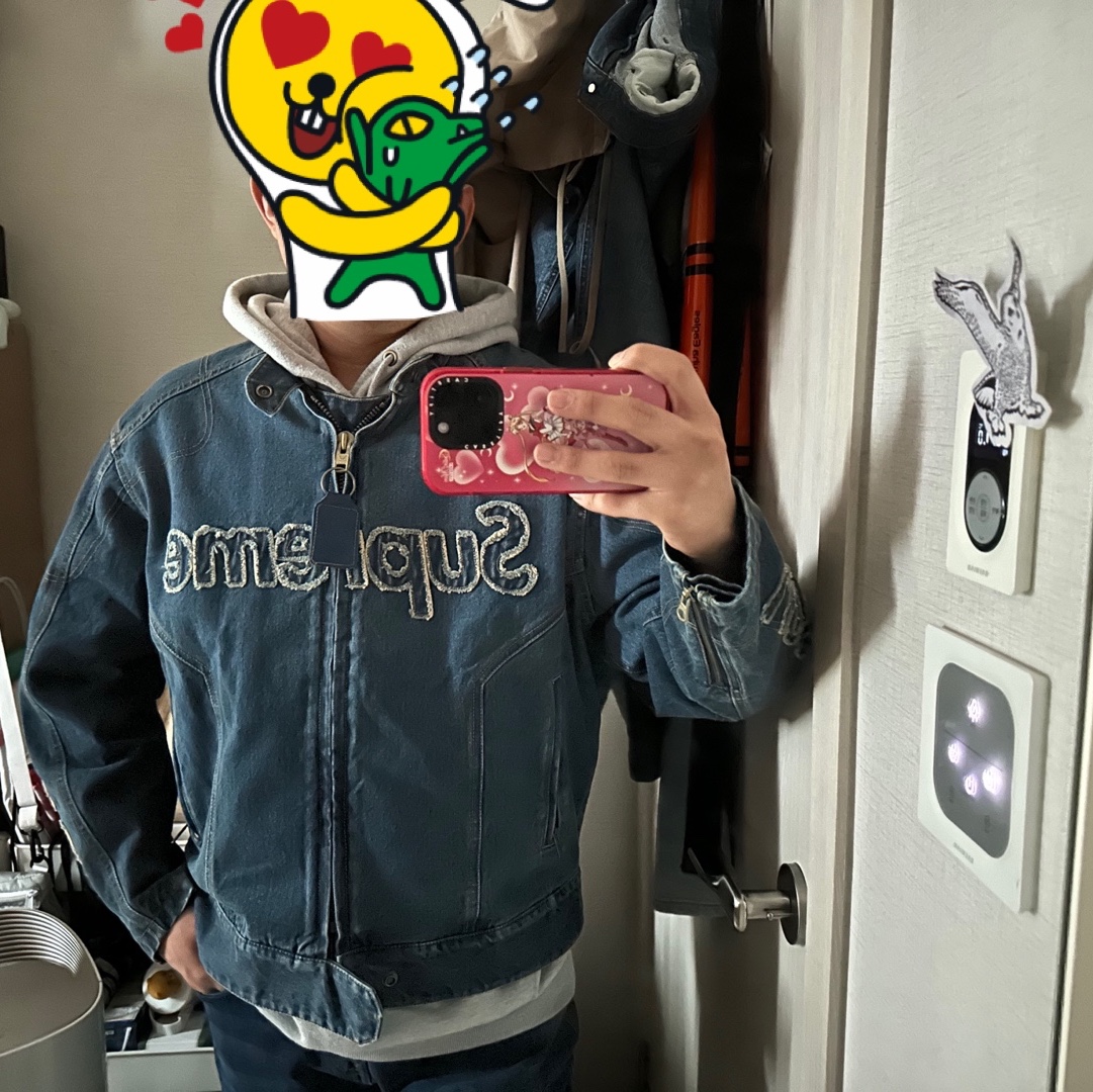 Supreme x Vanson Leathers Cordura Denim Jacket Blue - 22FW, Supreme x Burberry Box Logo Hooded Sweatshirt Heather Grey - 22SS 착용 스타일