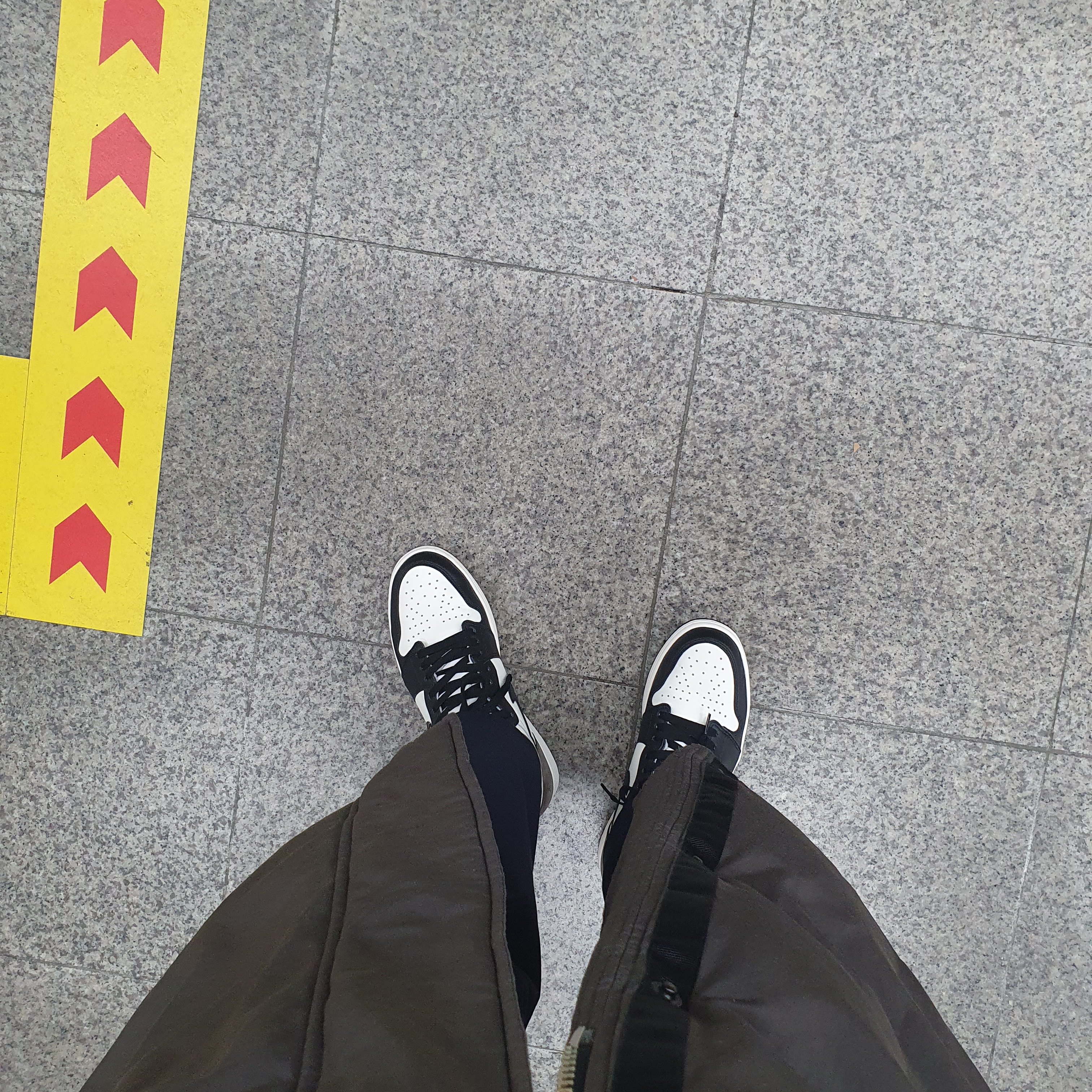 Jordan 1 Retro High OG Black Mocha 착용 스타일