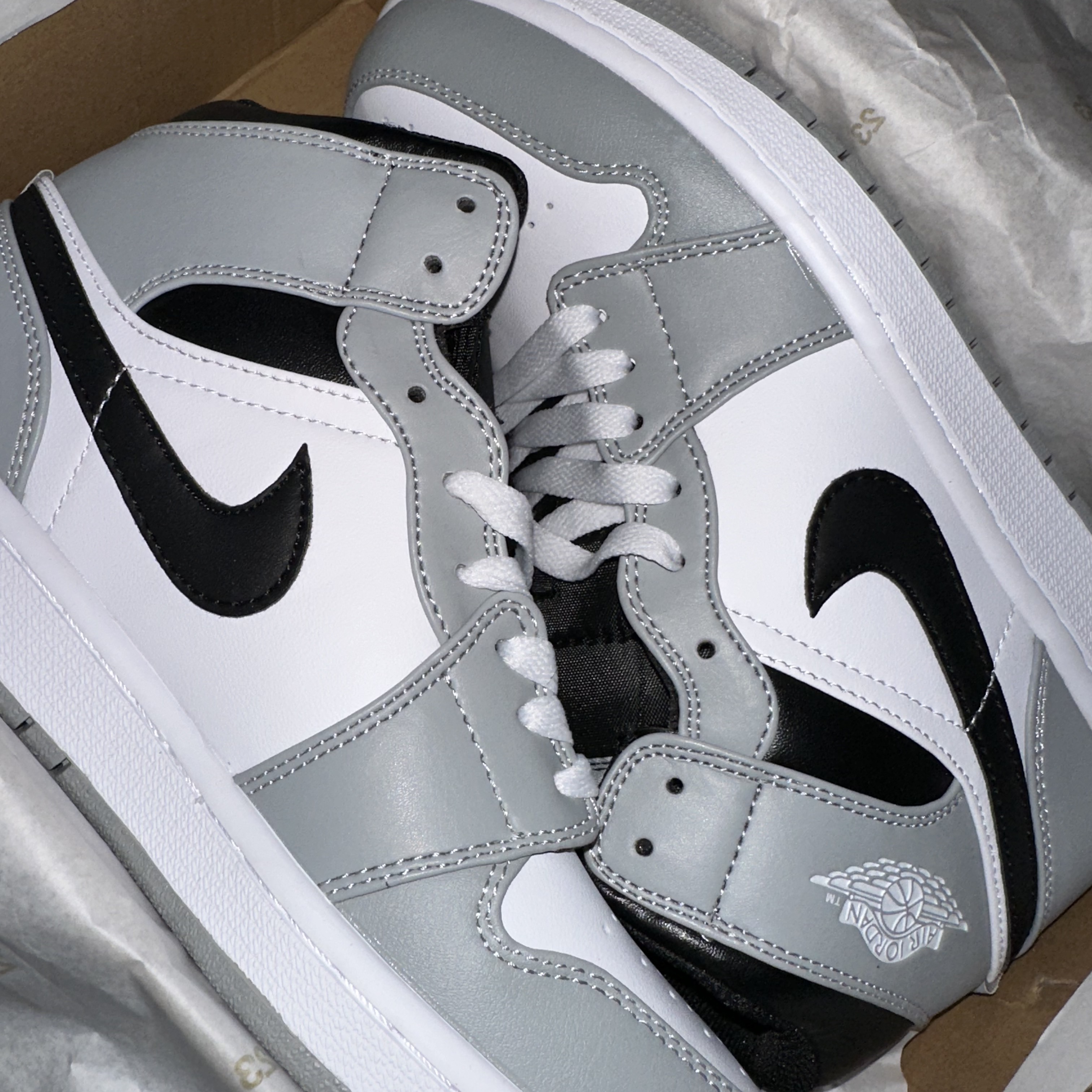 Jordan 1 Mid Light Smoke Grey Anthracite 착용 스타일