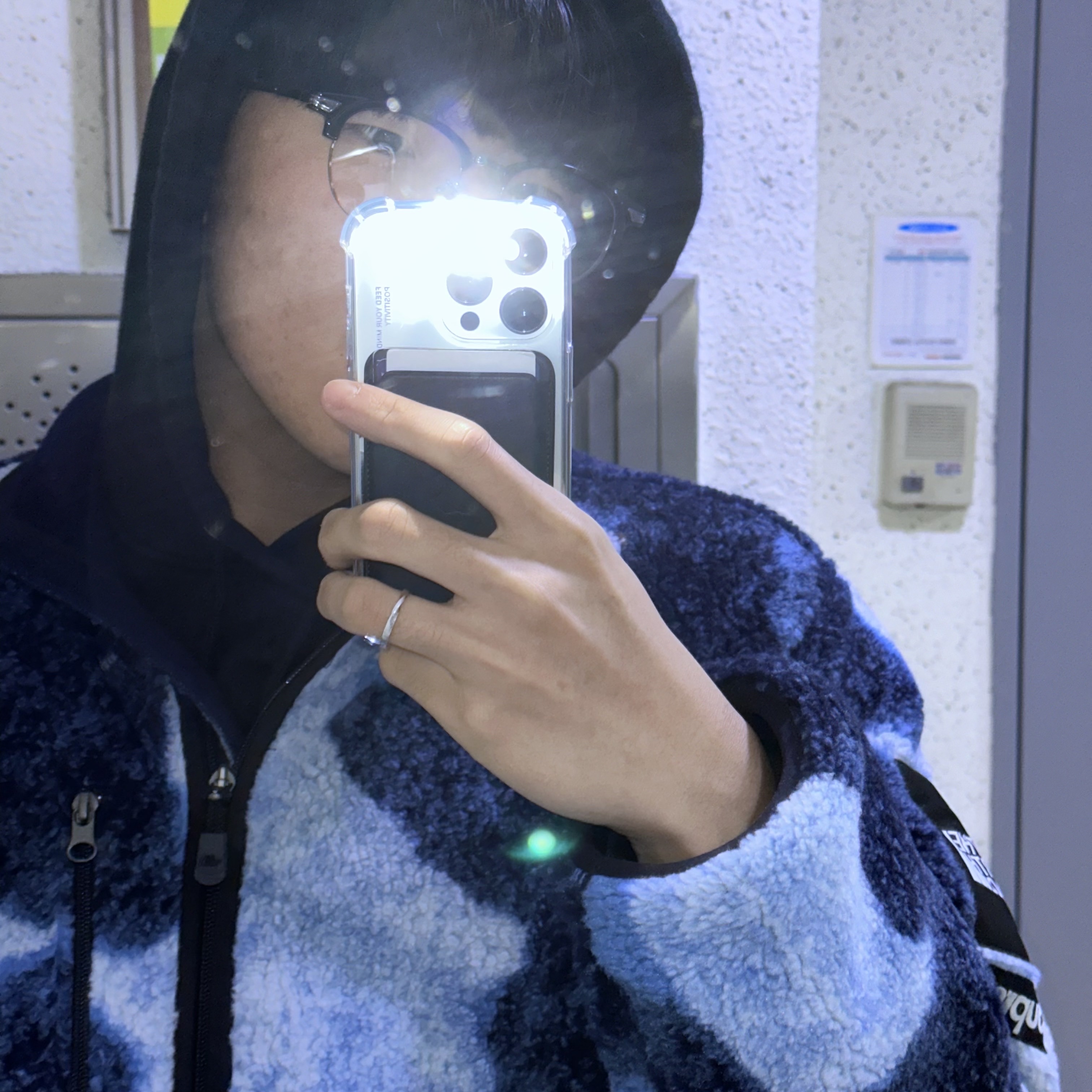 Supreme x The North Face Bleached Denim Print Fleece Jacket Indigo - 21FW 착용 스타일