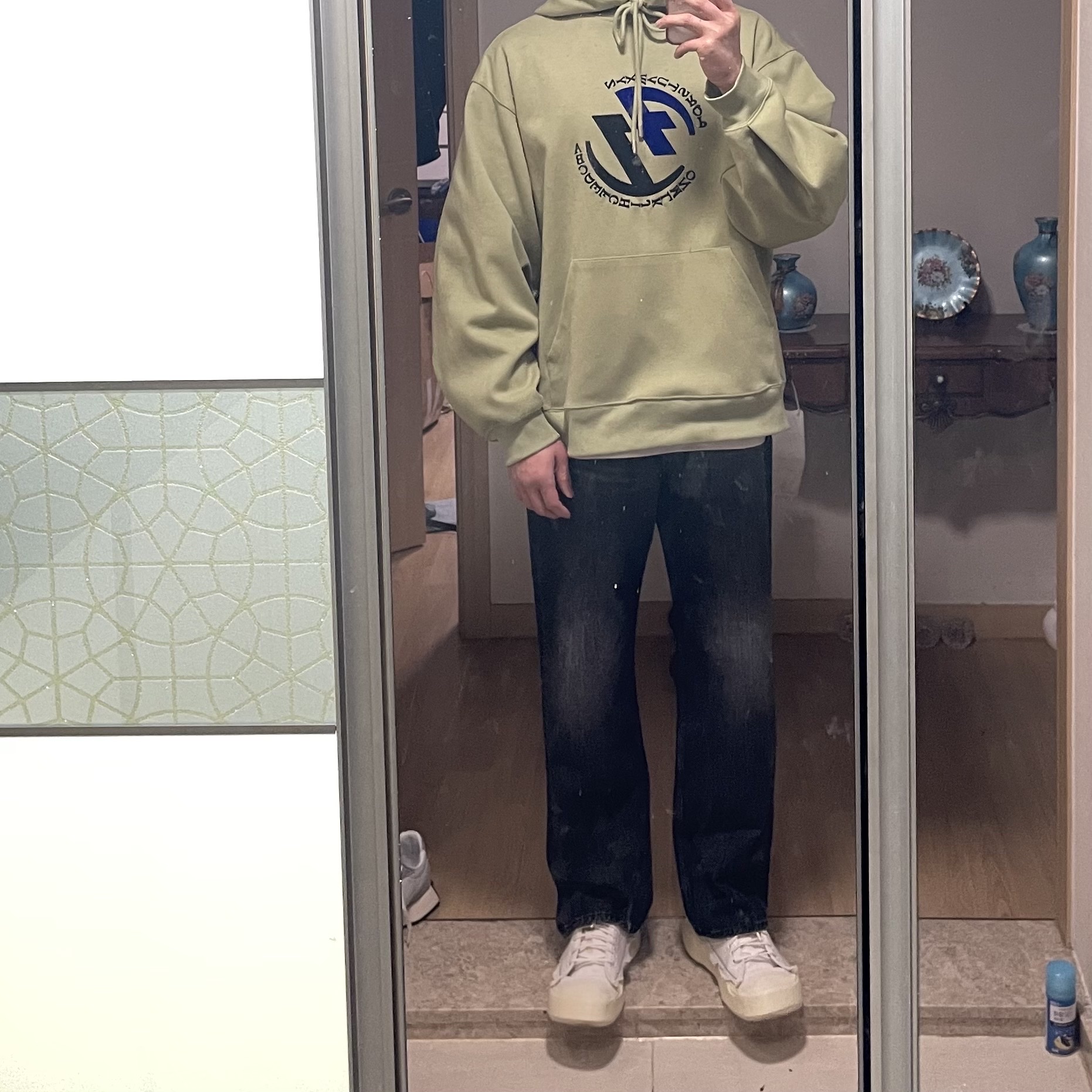 Zara x Ader Error Embroidery Hooded Sweatshirt Light Green 착용 스타일
