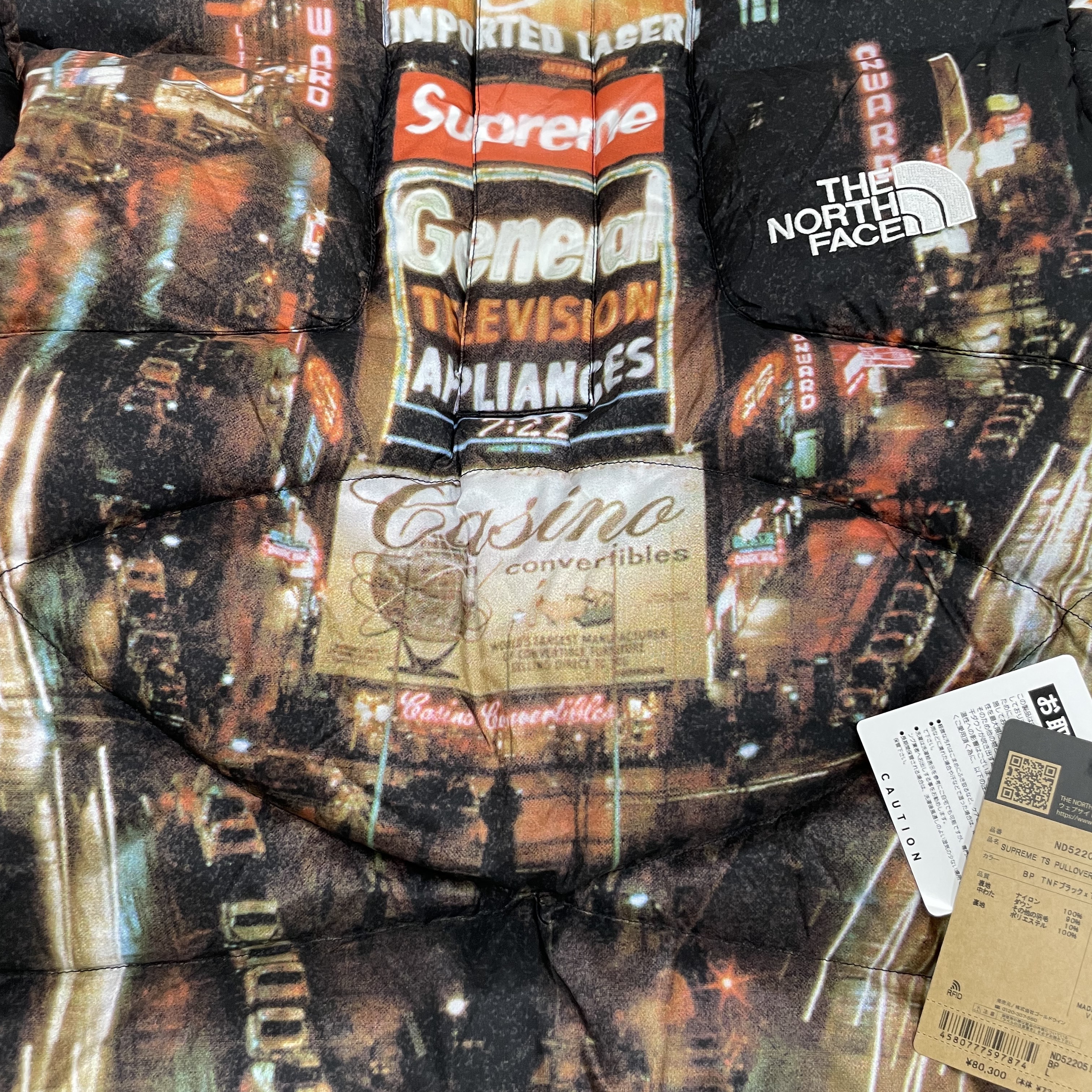 Supreme x The North Face 800-Fill Half Zip Hooded Pullover Times Square - 22FW 착용 스타일 - 1