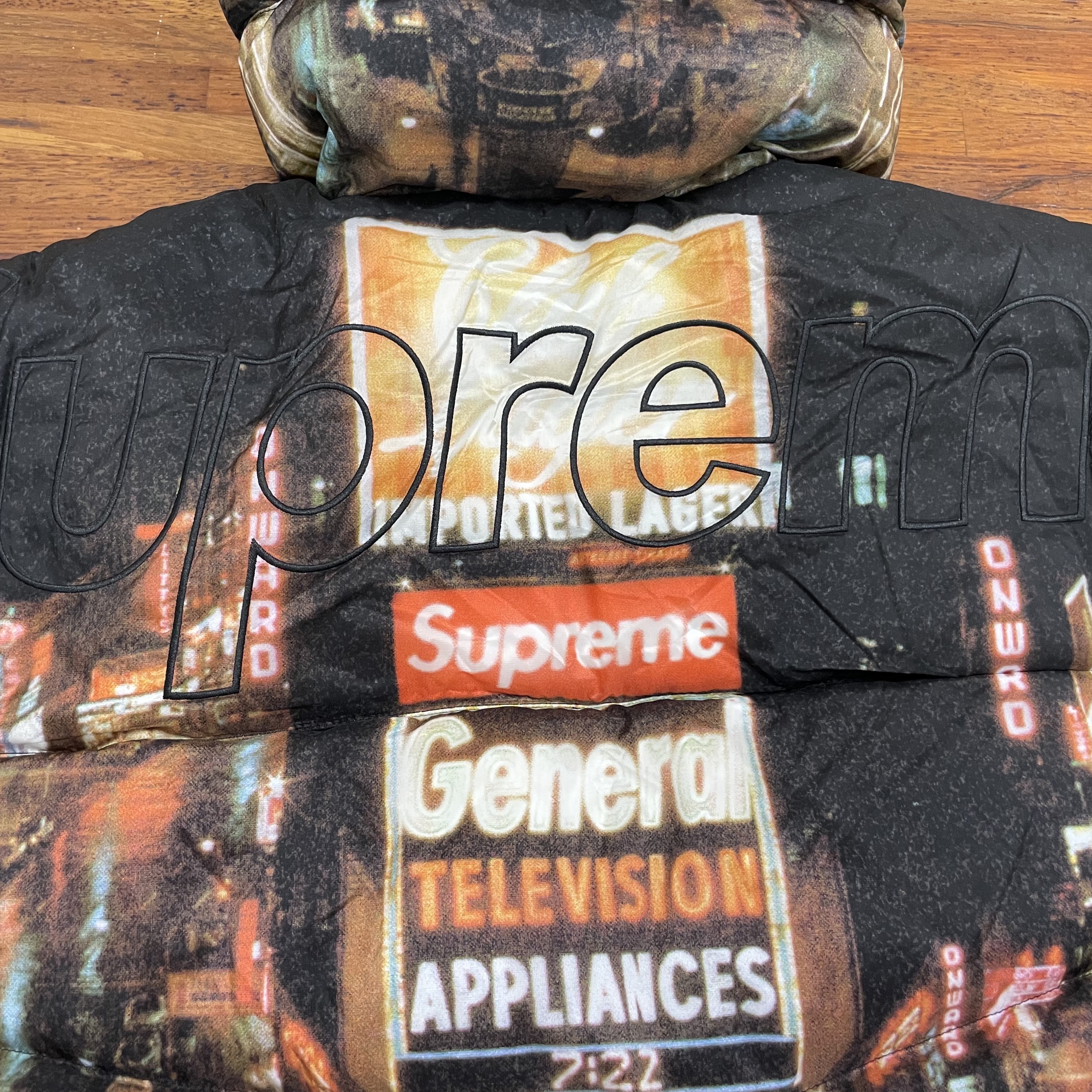 Supreme x The North Face 800-Fill Half Zip Hooded Pullover Times Square - 22FW 착용 스타일 - 3