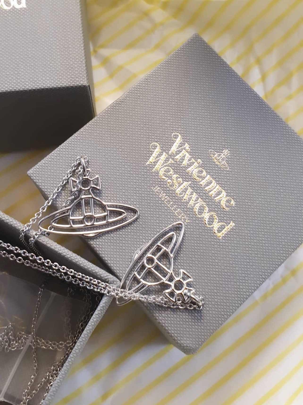 Vivienne Westwood Mayfair Bas Relief Pendant Silver, Vivienne Westwood Mini Bas Relief Pendant Silver 착용 스타일
