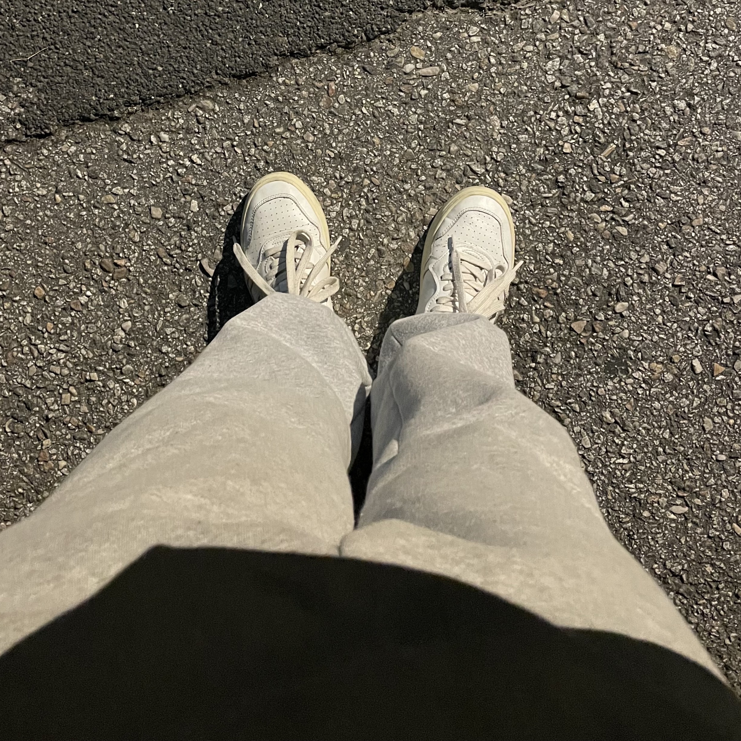 (W) Autry Medalist Low Leather Sneakers White 착용 스타일