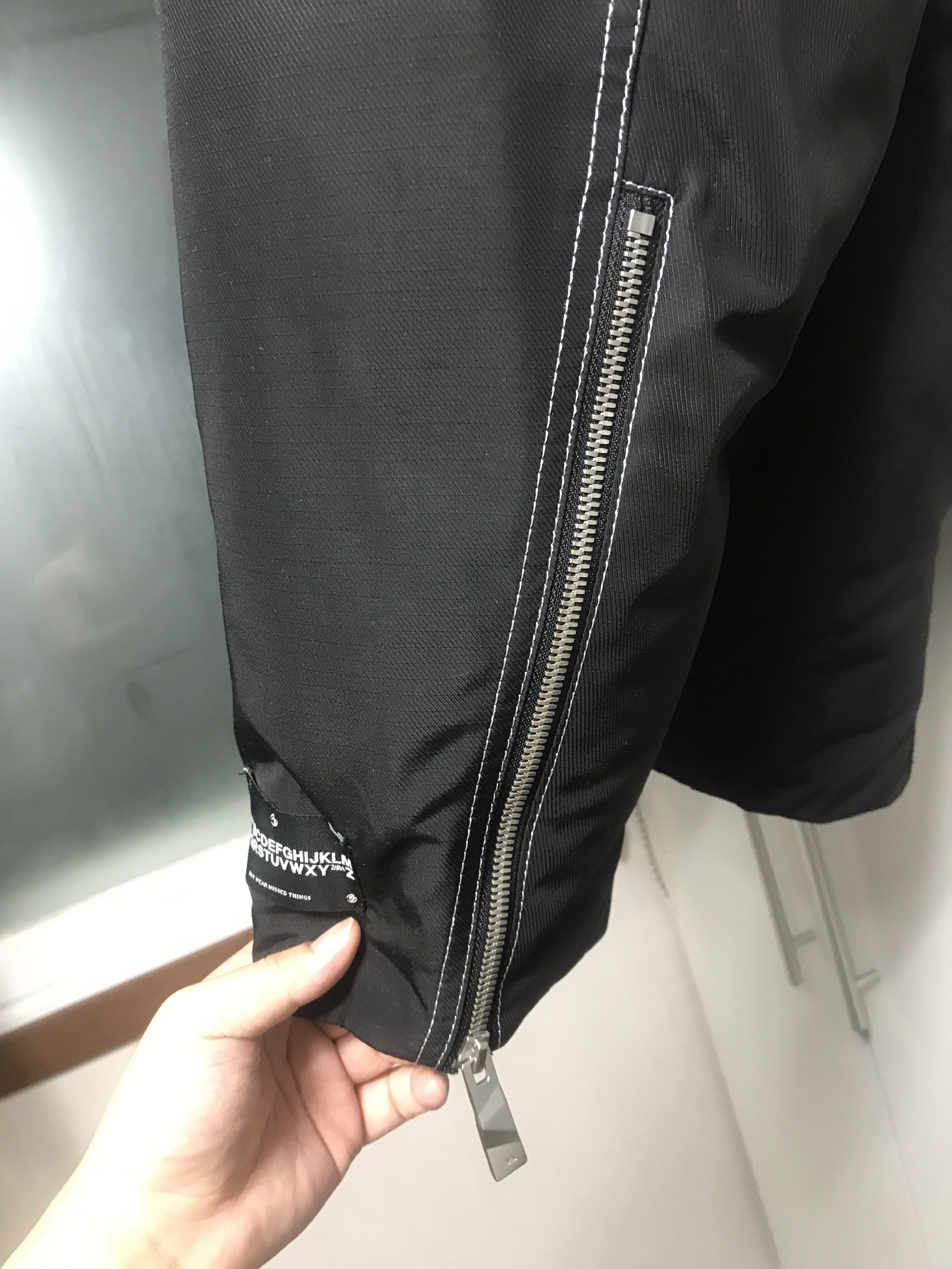 Zara x Ader Error Oversize Bomber Jacket Black 착용 스타일 - 5