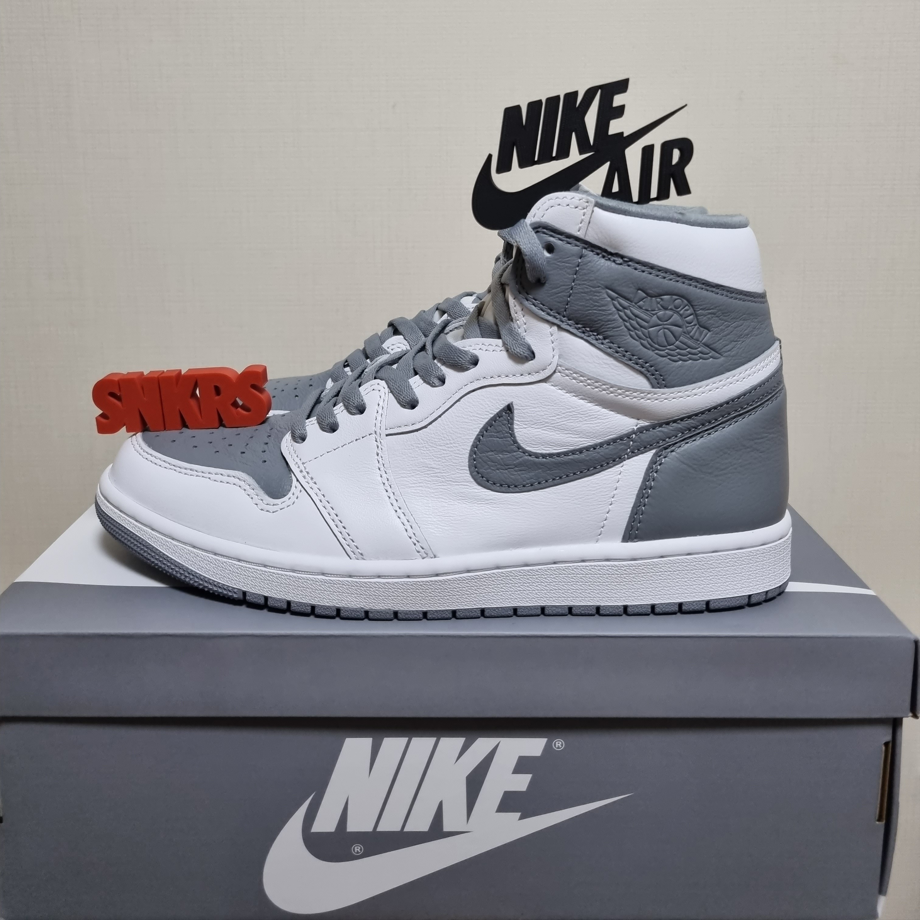 Jordan 1 Retro High OG Stealth 착용 스타일 - 2
