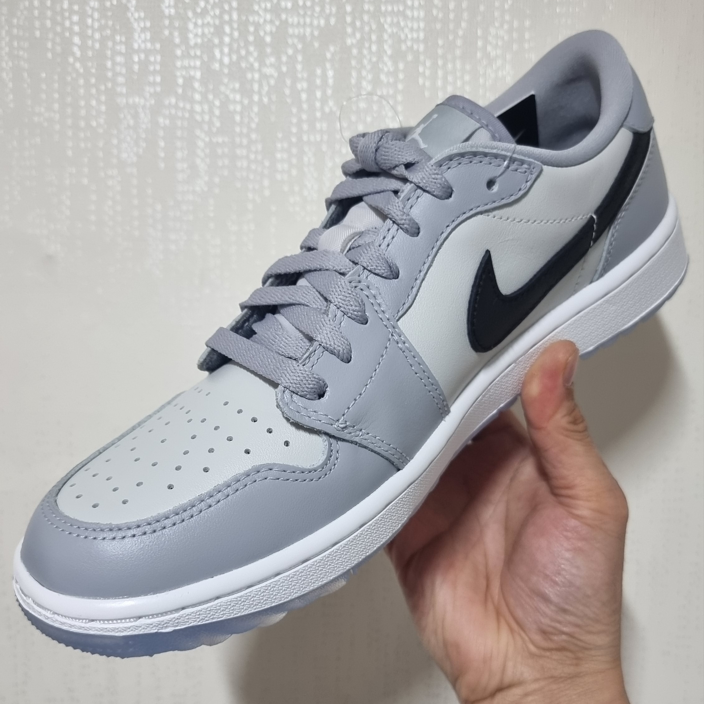 Jordan 1 Low Golf Wolf Grey 착용 스타일 - 2