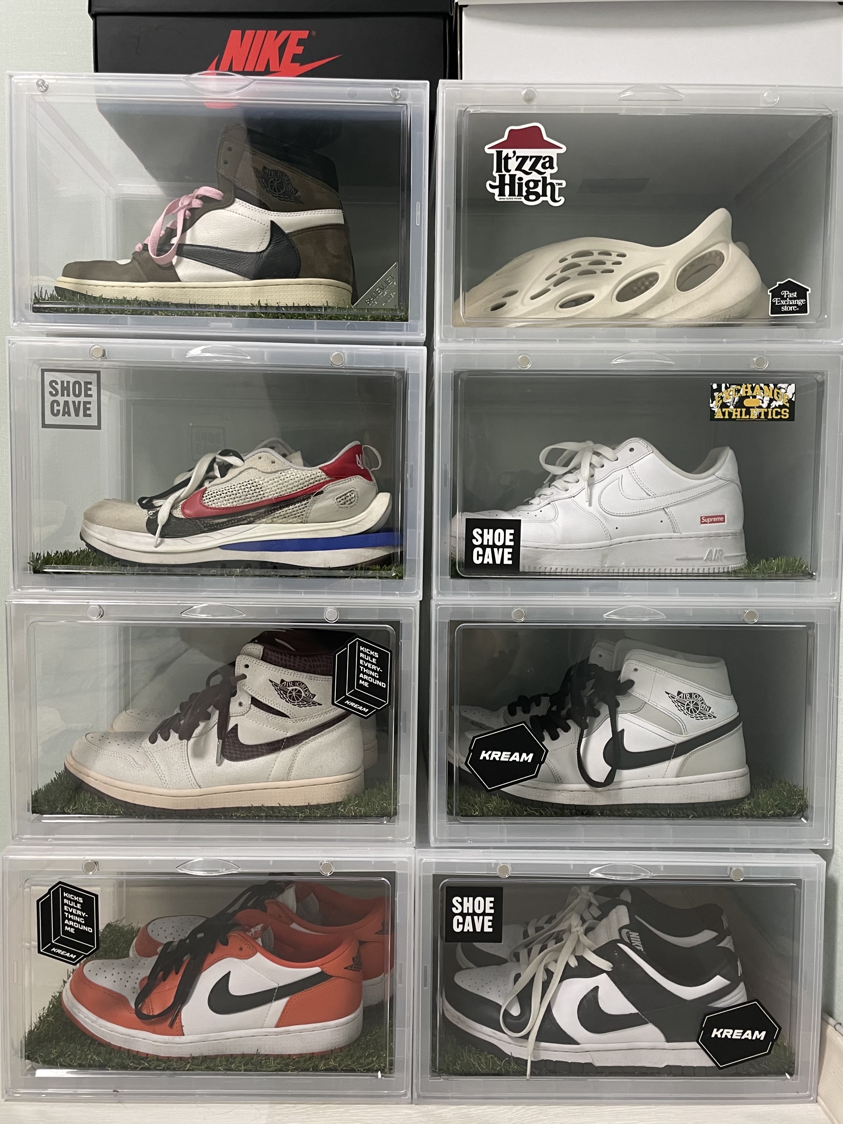 Jordan 1 x Travis Scott Retro High OG SP Mocha, Adidas Yeezy Foam RNNR Sand 착용 스타일