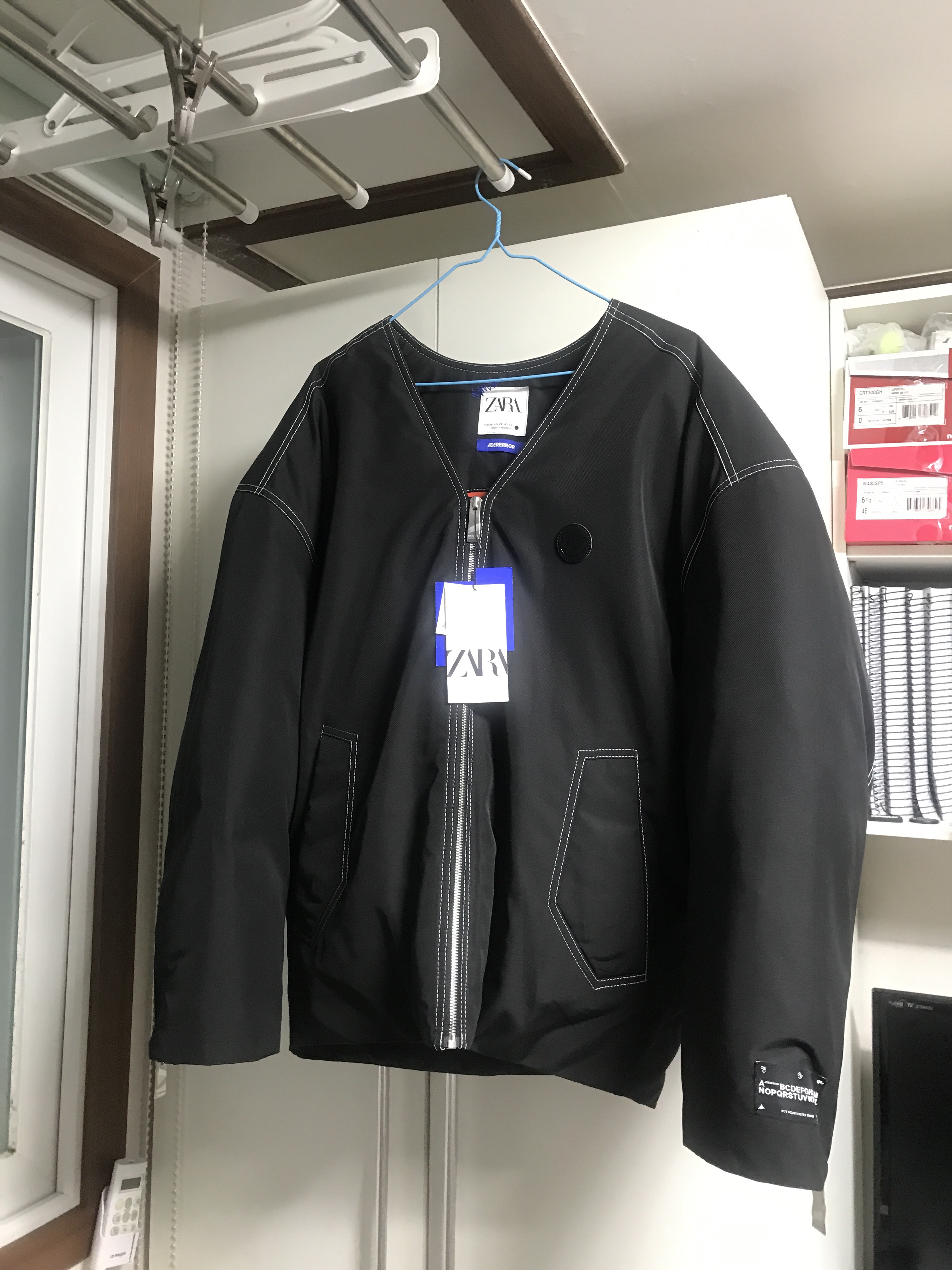 Zara x Ader Error Oversize Bomber Jacket Black 착용 스타일 - 2