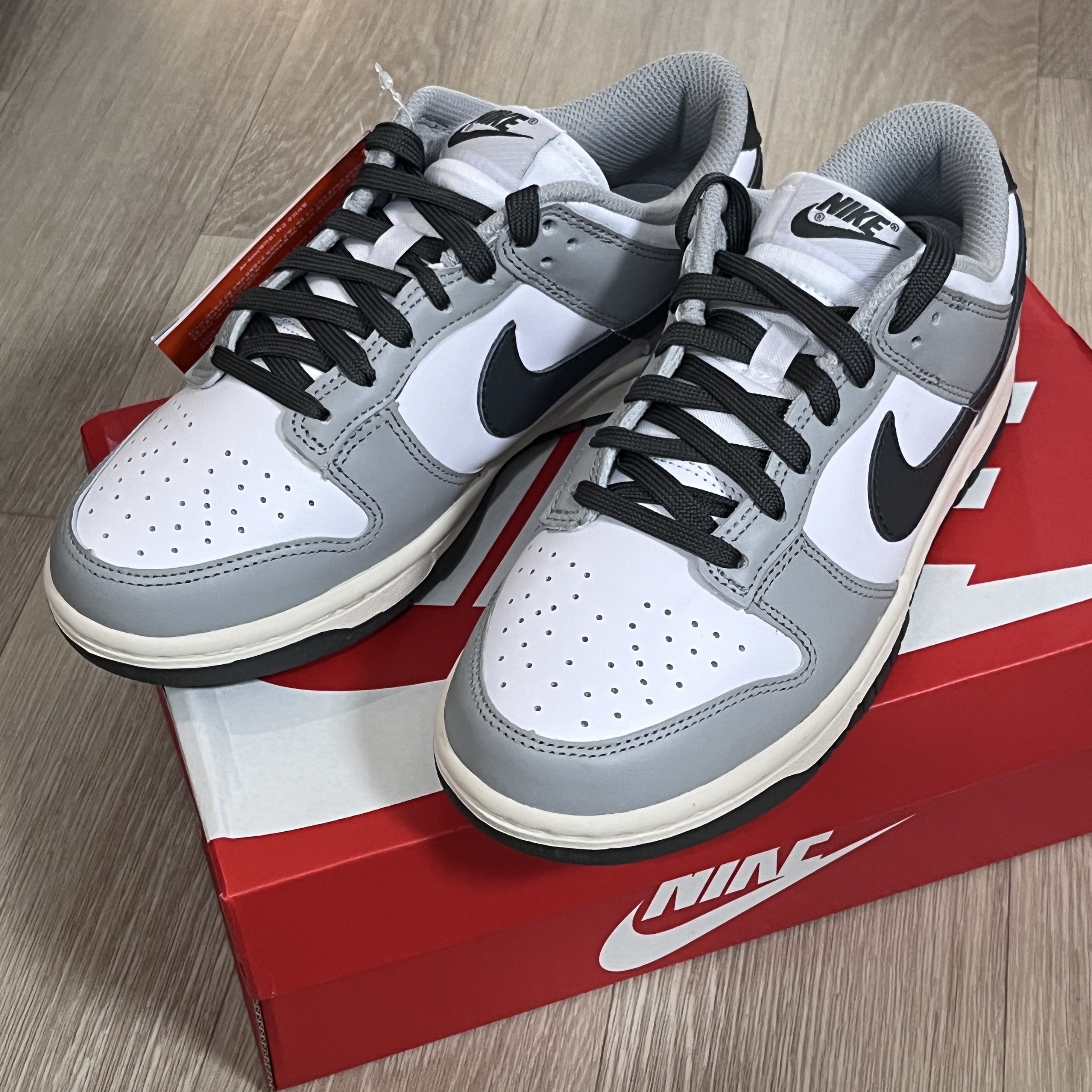 Jordan 1 Low Golf Wolf Grey 착용 스타일 - 2