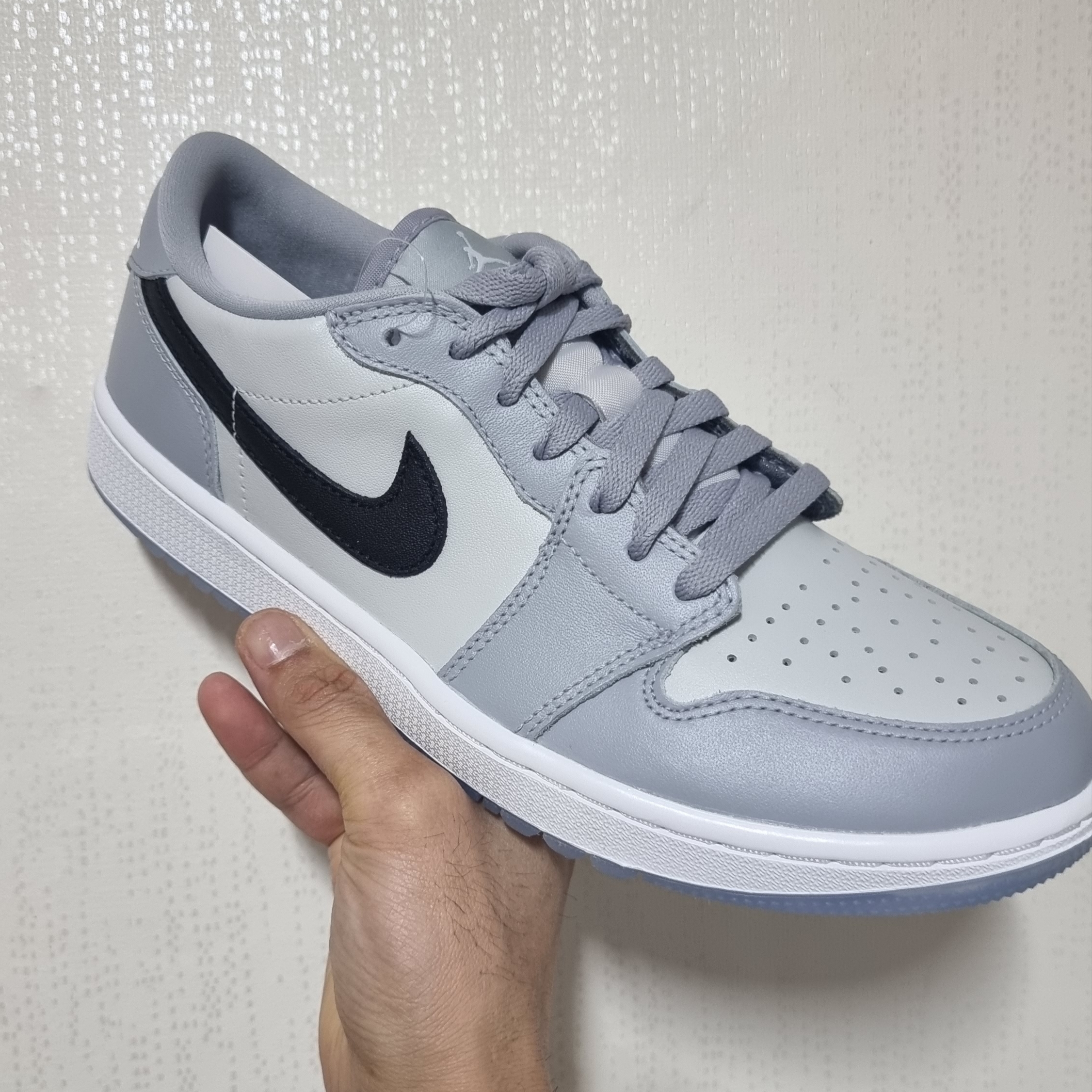 Jordan 1 Low Golf Wolf Grey 착용 스타일 - 1