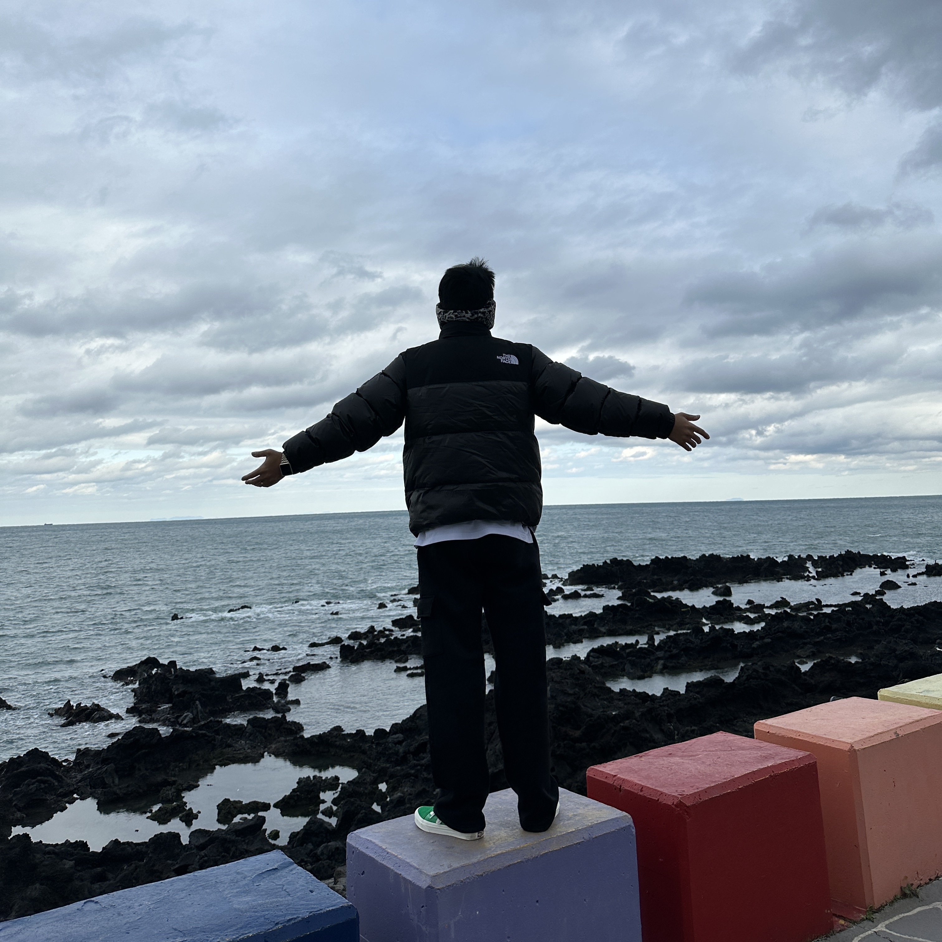 IAB Studio Pigment Hoodie & Sack Coral 착용 스타일 - 3