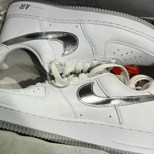 Nike Air Force 1 Low Retro Color of the Month White Metallic Silver 착용 스타일
