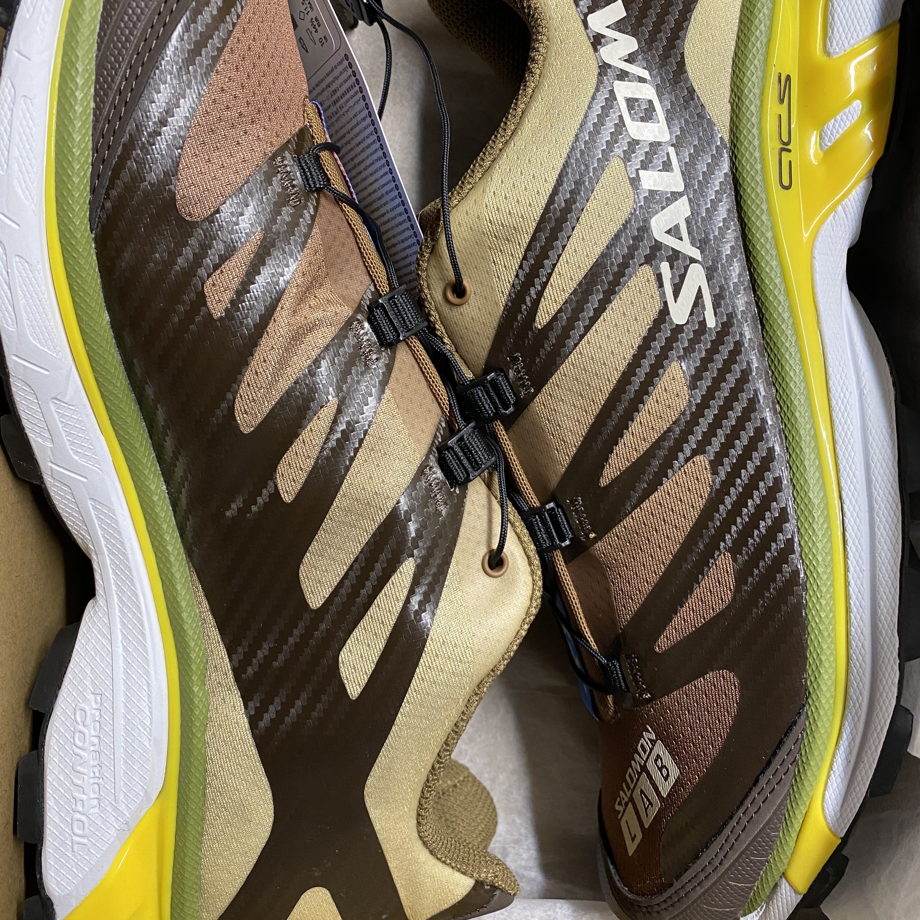 Salomon XT-4 Toffee Empire Yellow 착용 스타일 - 3
