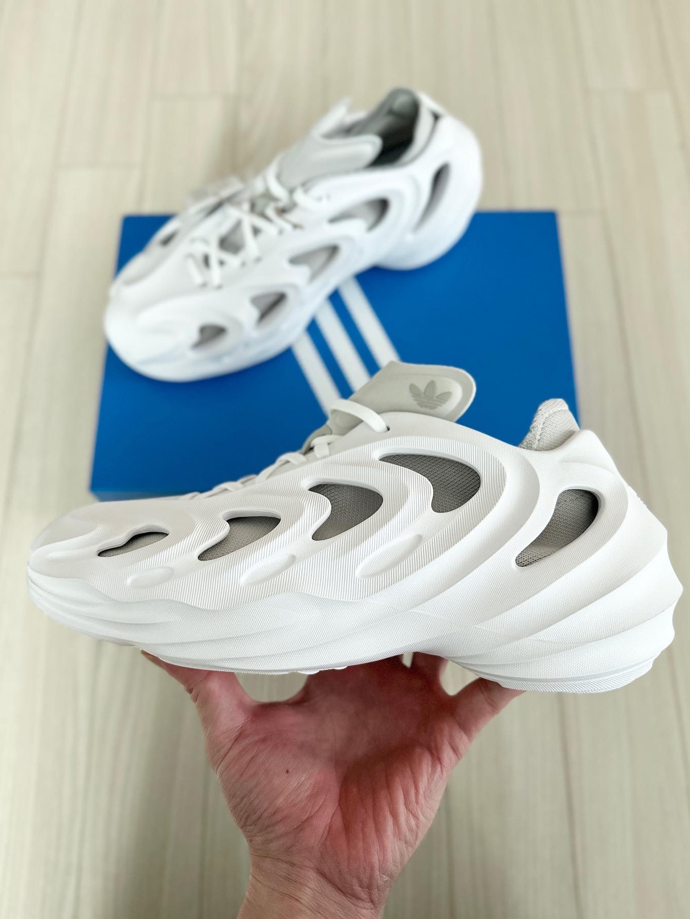Adidas Adifom Q Cloud White Grey 착용 스타일 - 1