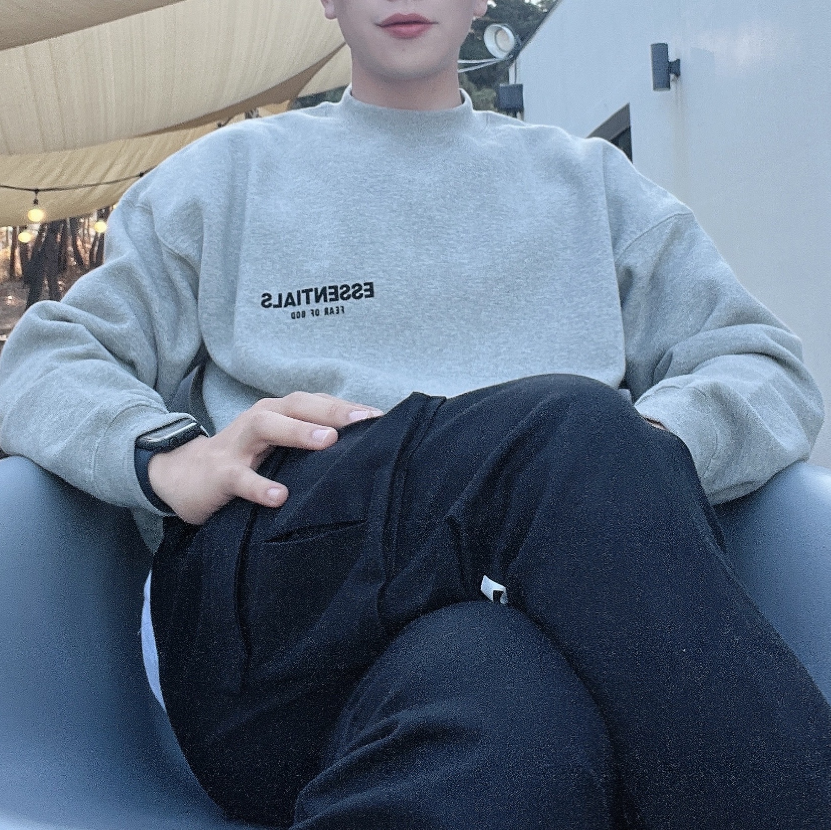 Essentials The Core Collection Crewneck Sweatshirt Dark Oatmeal, Apple Watch Series 8 45mm GPS Midnight Aluminium Case with Sport Band Midnight (Korean Ver.) 착용 스타일 - 2