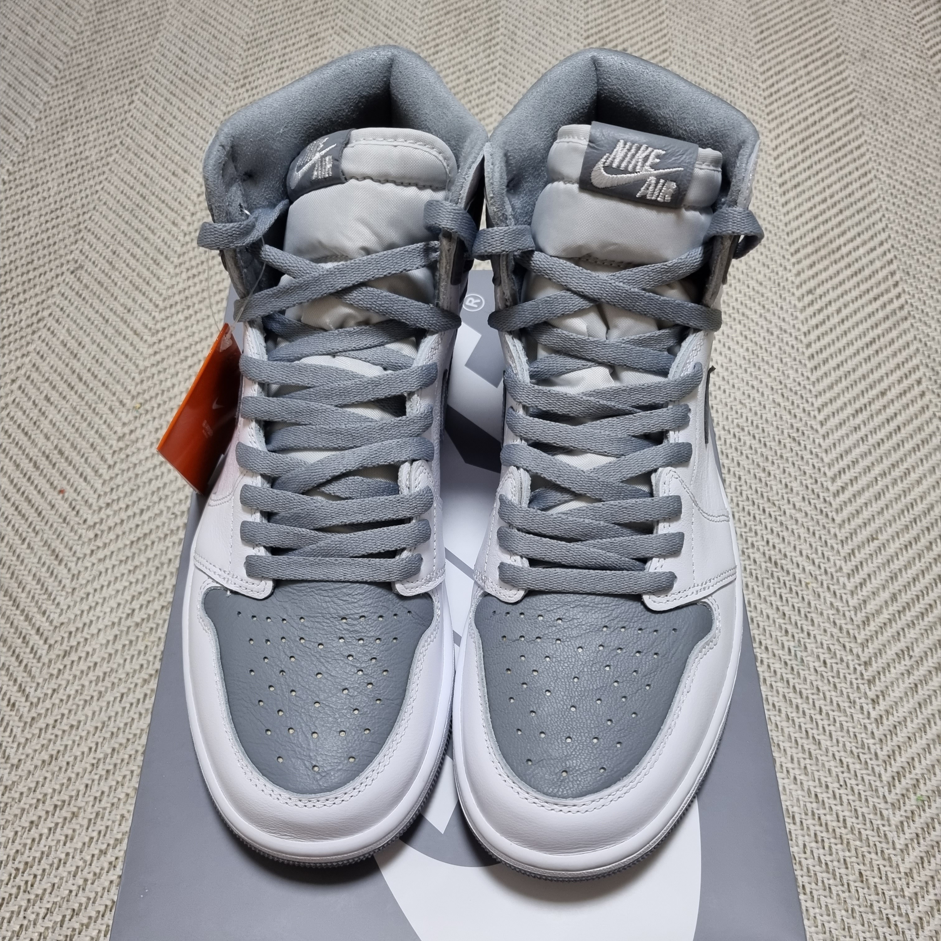 Jordan 1 Retro High OG Stealth 착용 스타일 - 4