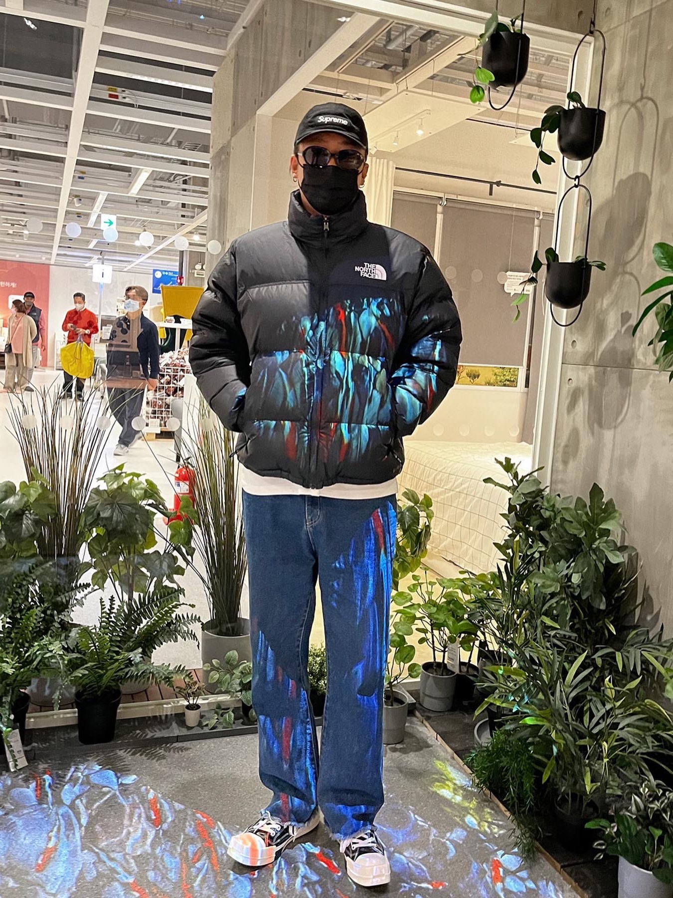 The North Face 1996 Eco Nuptse Jacket Black, Supreme Washed Chino Twill Camp Cap Black 착용 스타일 - 2