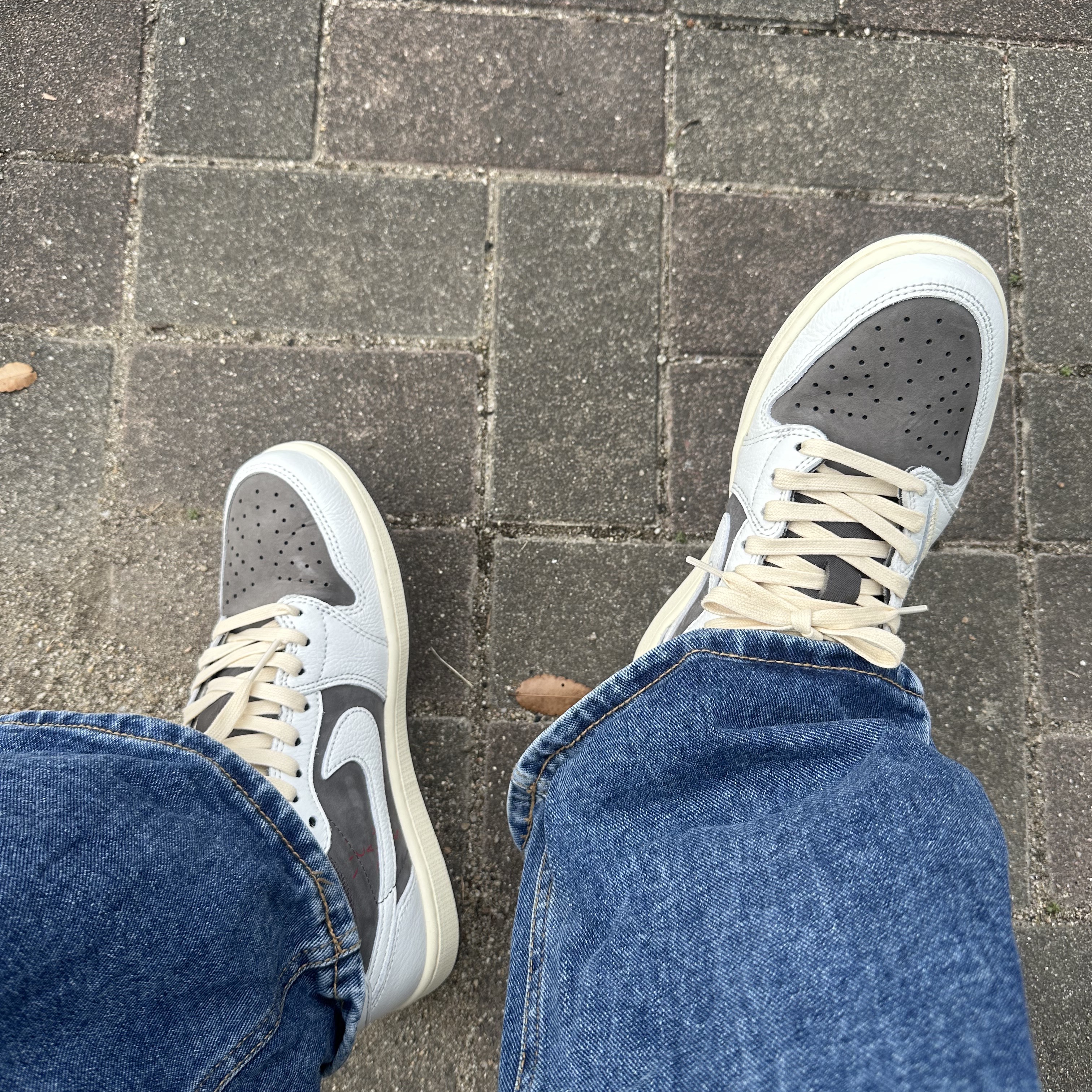 Nike NSW Faux Fur Tote Bag Black, Jordan 1 x Travis Scott Retro Low OG SP Sail and Ridgerock 착용 스타일 - 4