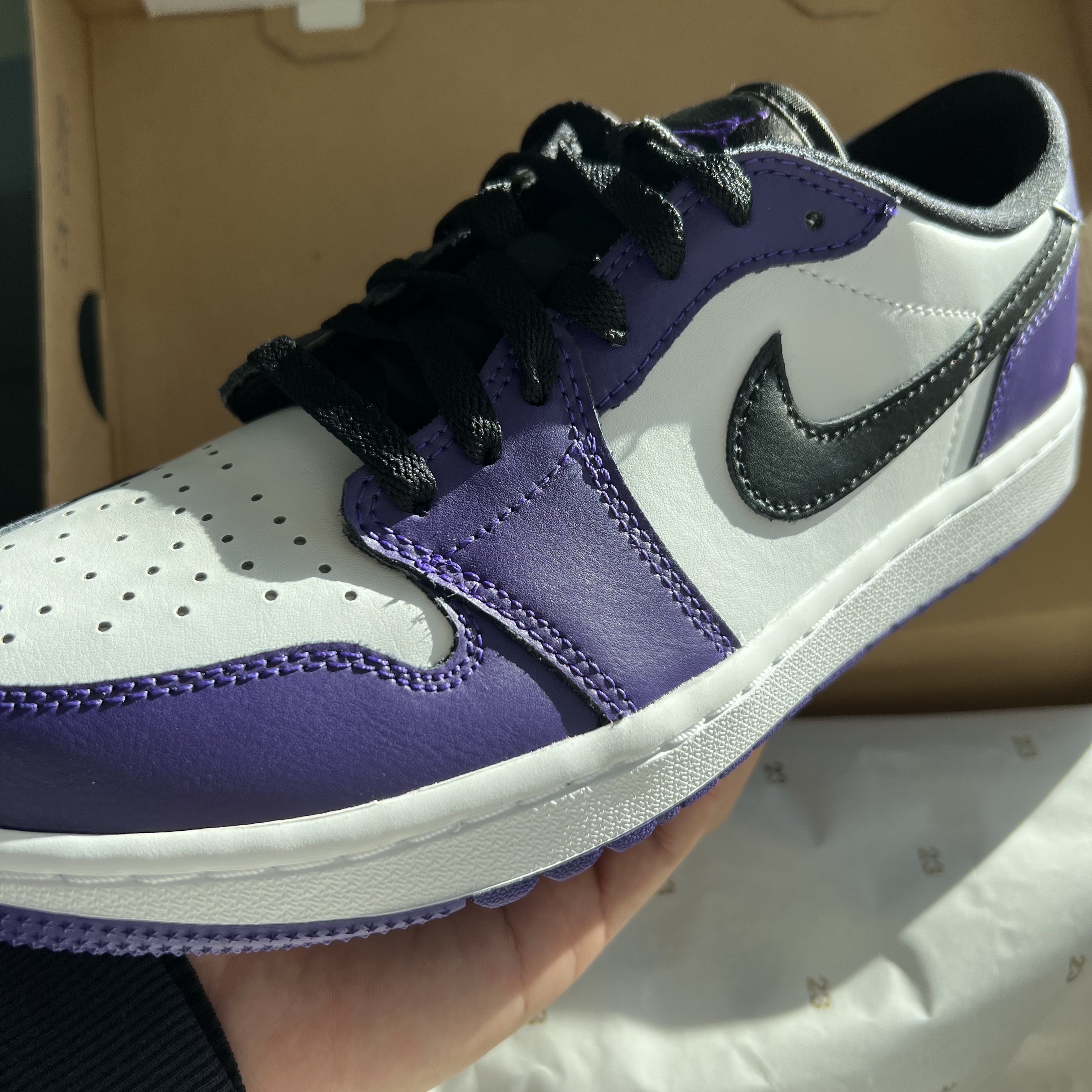 Jordan 1 Low Golf Court Purple 착용 스타일 - 2