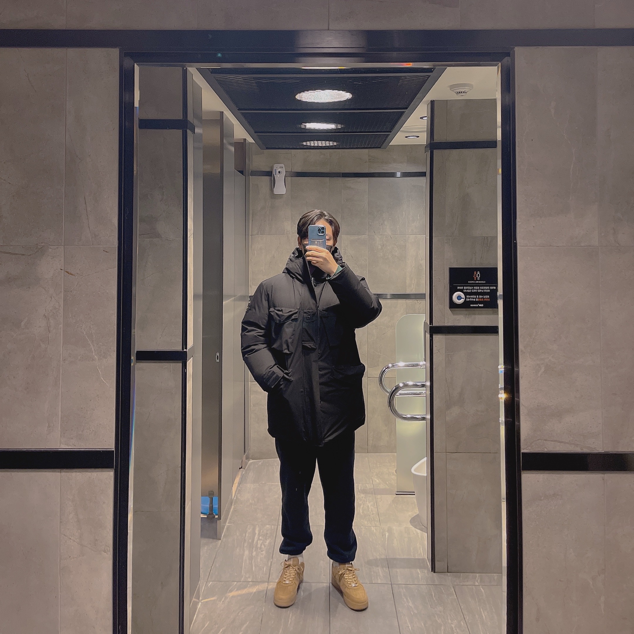 Stone Island 40330 Ripstop Gore-Tex Con Paclite Down Jacket Black - 21FW, Nike x Supreme Air Force 1 Low Flax 착용 스타일 - 1
