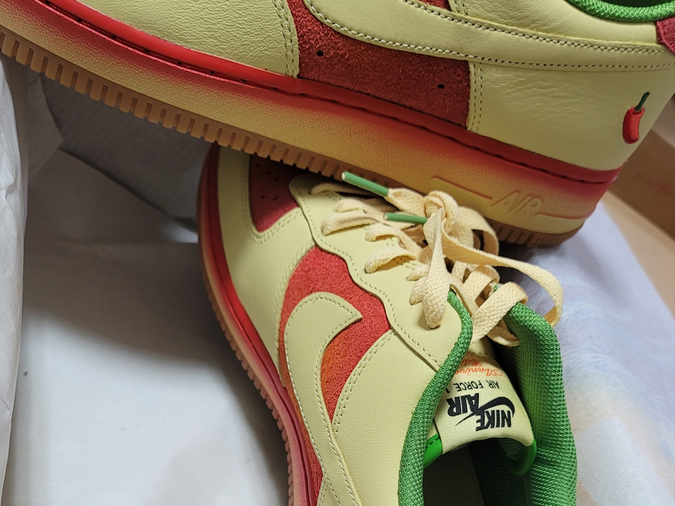 Nike Air Force 1 '07 Lemon Wash University Red 착용 스타일