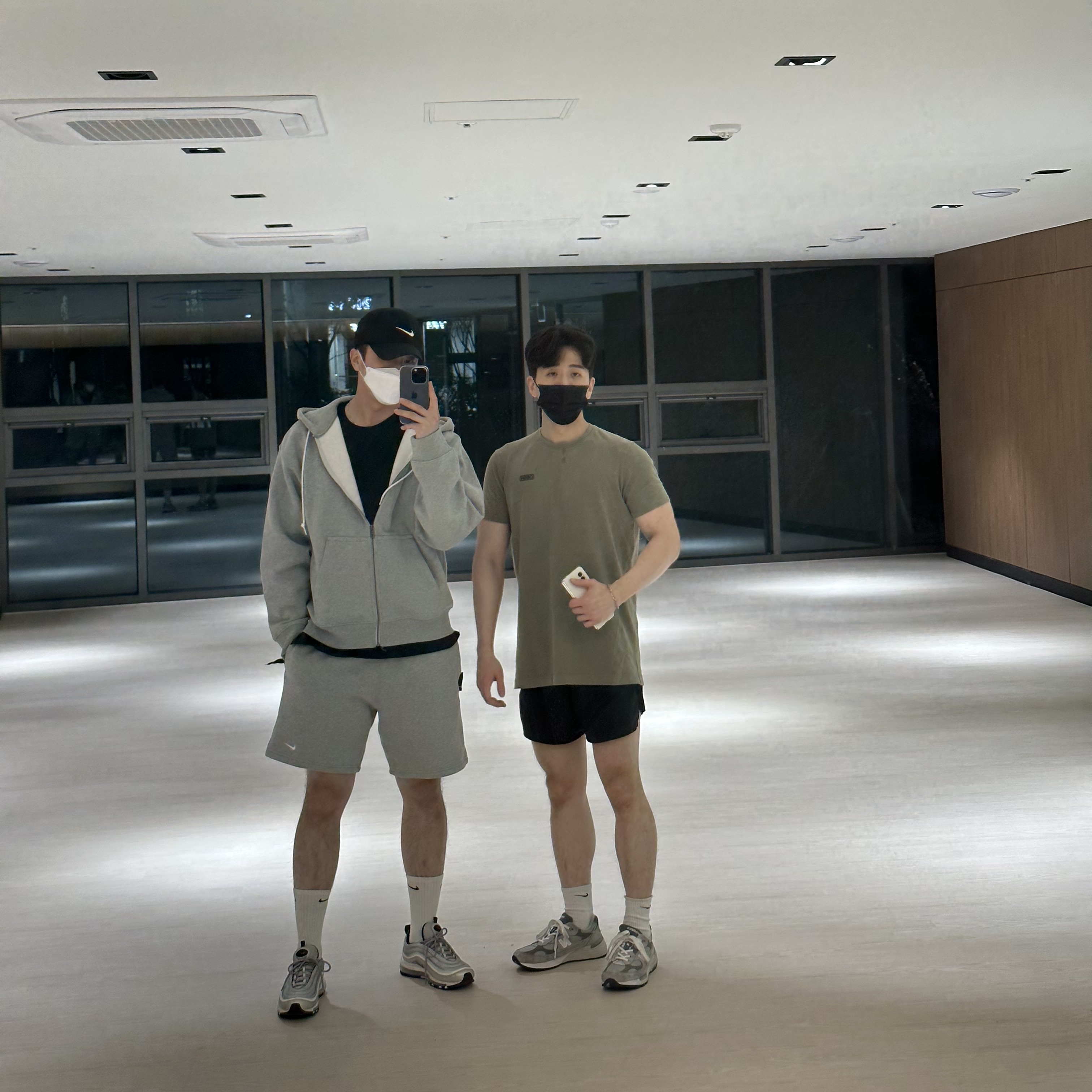 Nike NRG Solo Swoosh Full Zip Hoodie Dark Grey Heather - Asia, Nike NRG Solo Swoosh Fleece Shorts Dark Grey Heather - Asia 착용 스타일