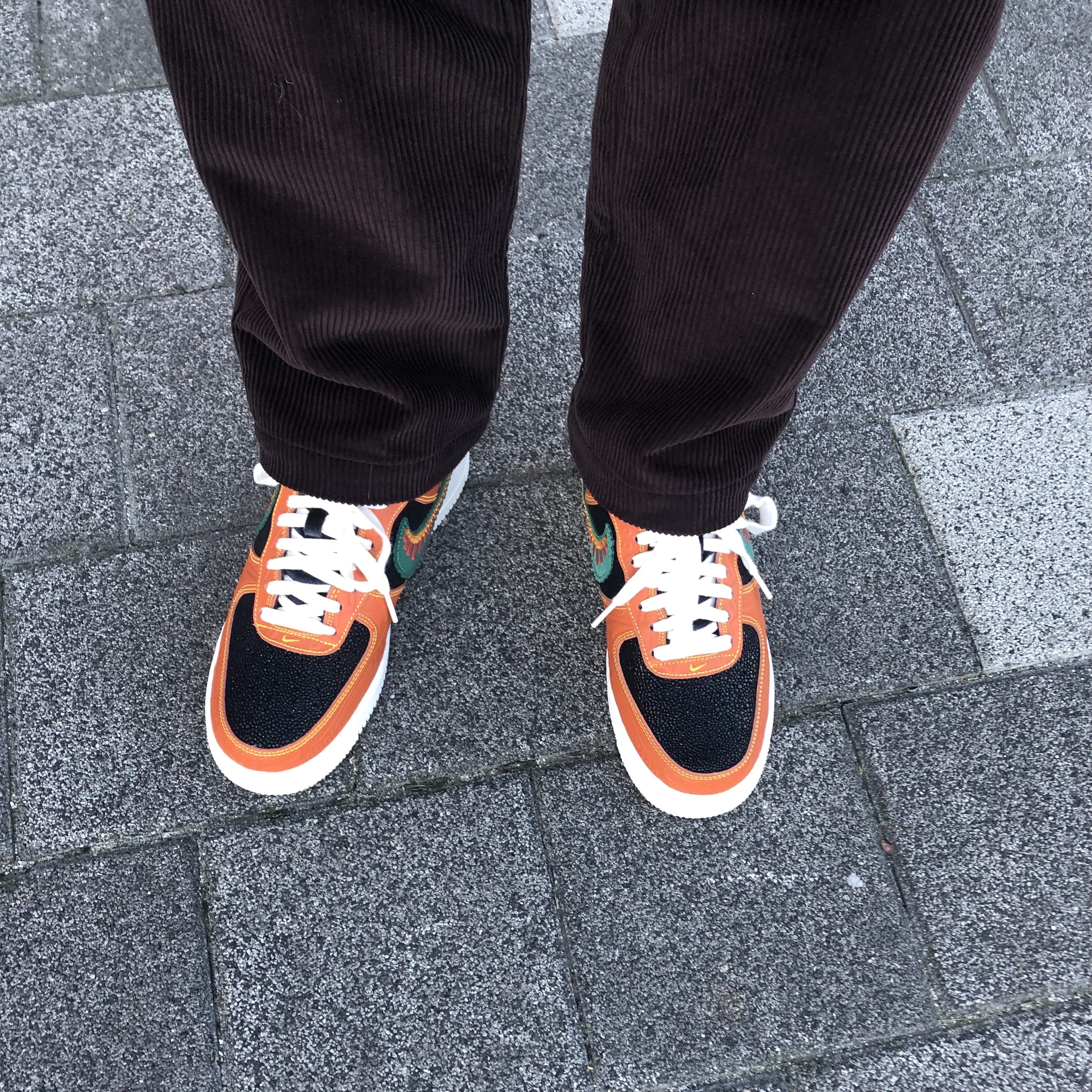 Nike Air Force 1 '07 LX Siempre Familia 착용 스타일 - 3