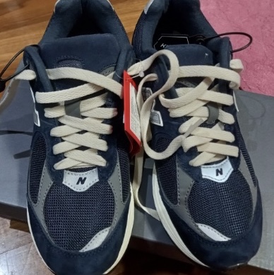 New Balance 2002R Eclipse Castlerock 착용 스타일